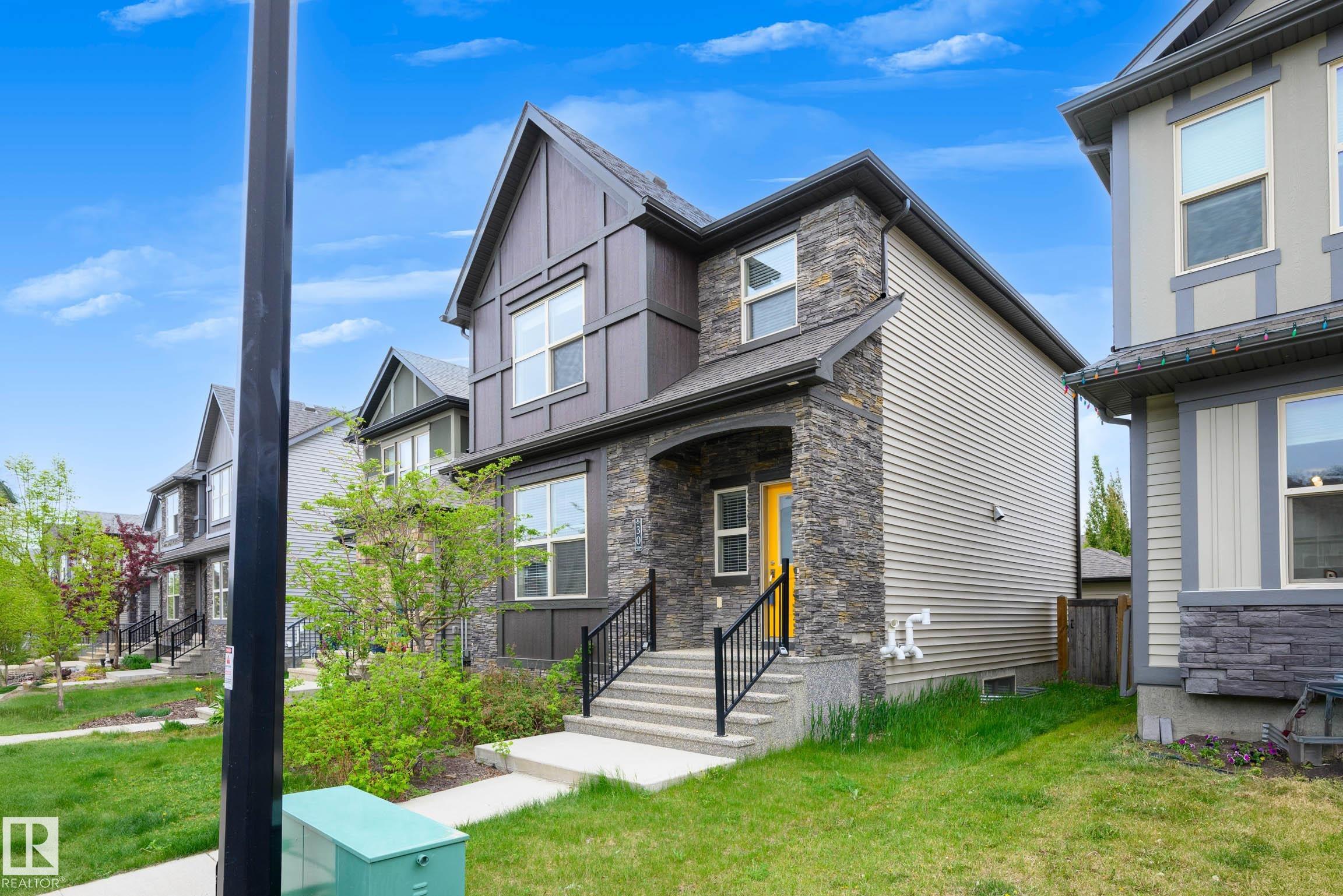 Photo 2 at 30 Greenbury Manor, Greenbury, Spruce Grove