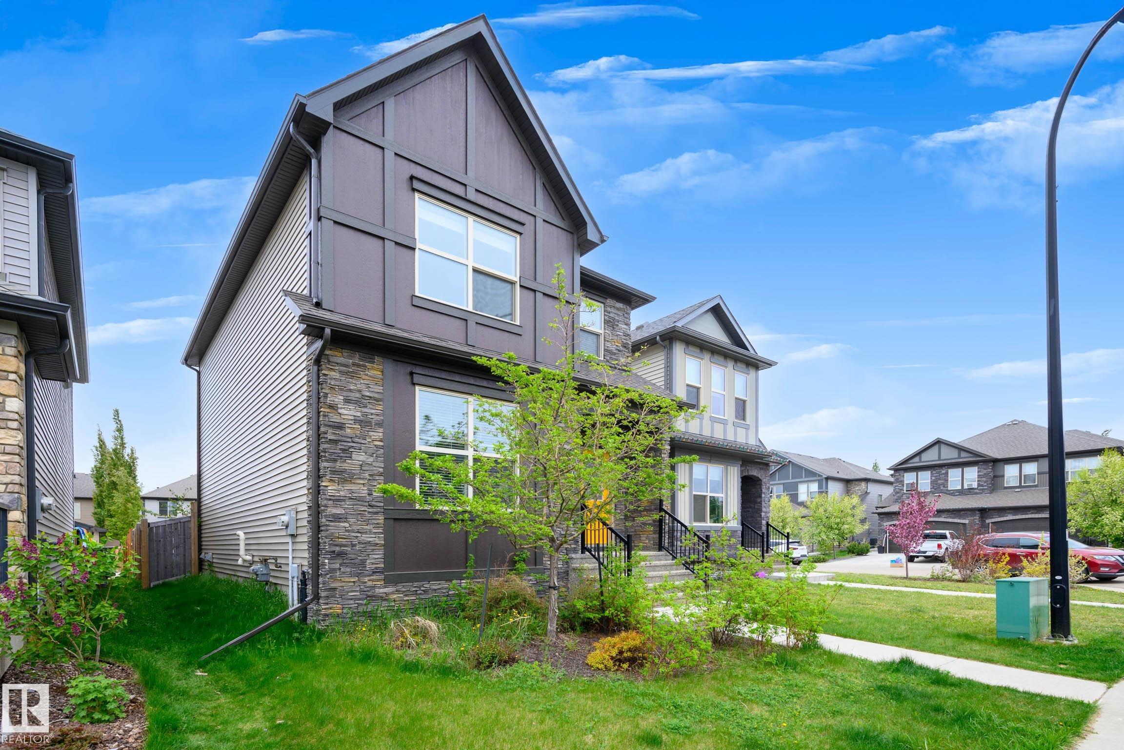 Photo 3 at 30 Greenbury Manor, Greenbury, Spruce Grove