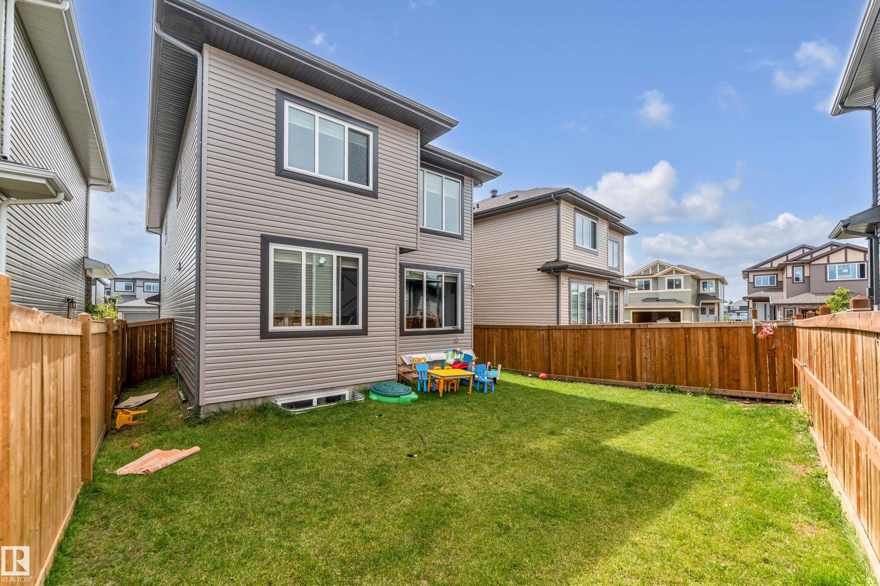 Photo 6 at 449 Roberts Crescent, Robinson, Leduc