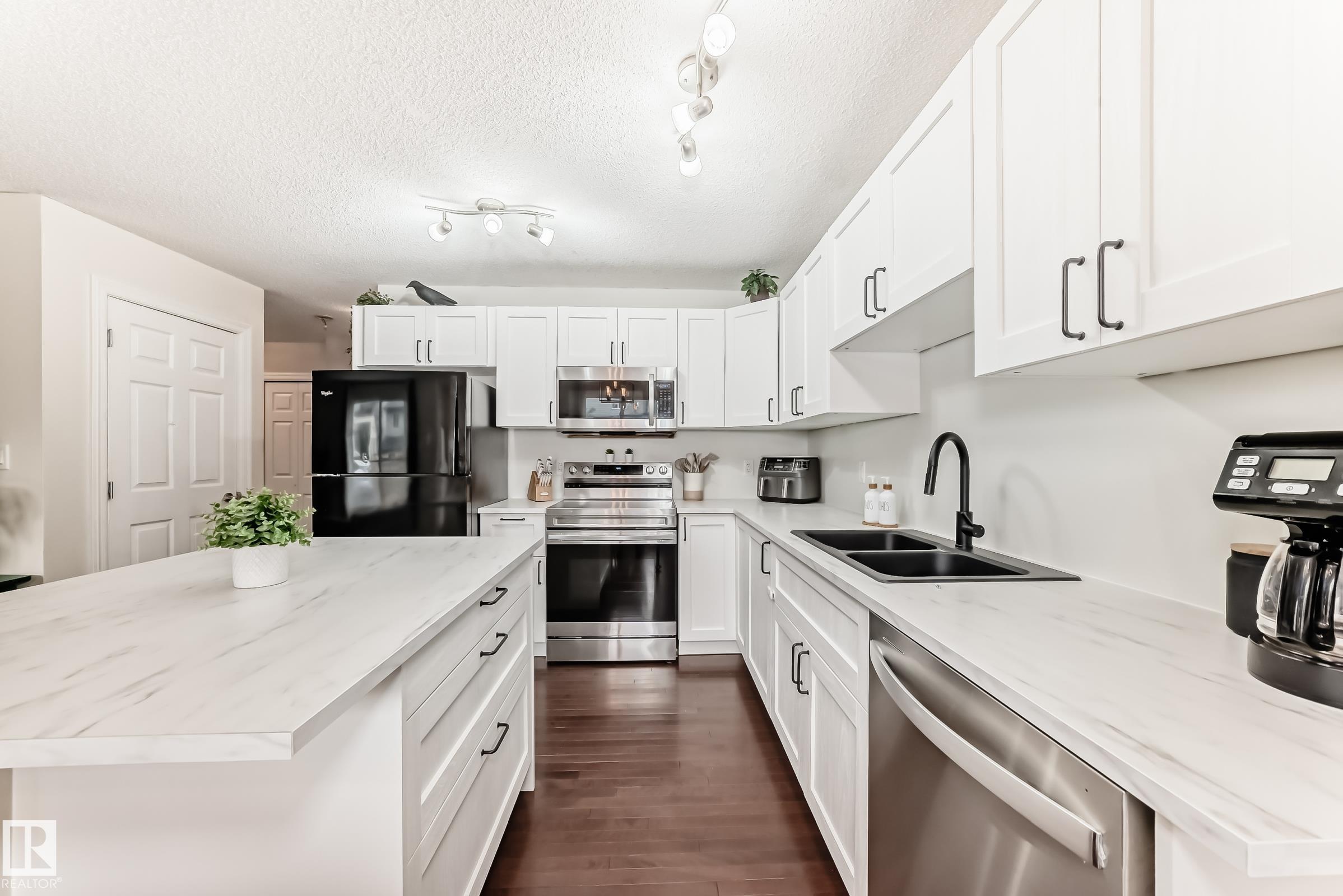 Photo 4 at 106 Rue Monique, Montalet, Beaumont