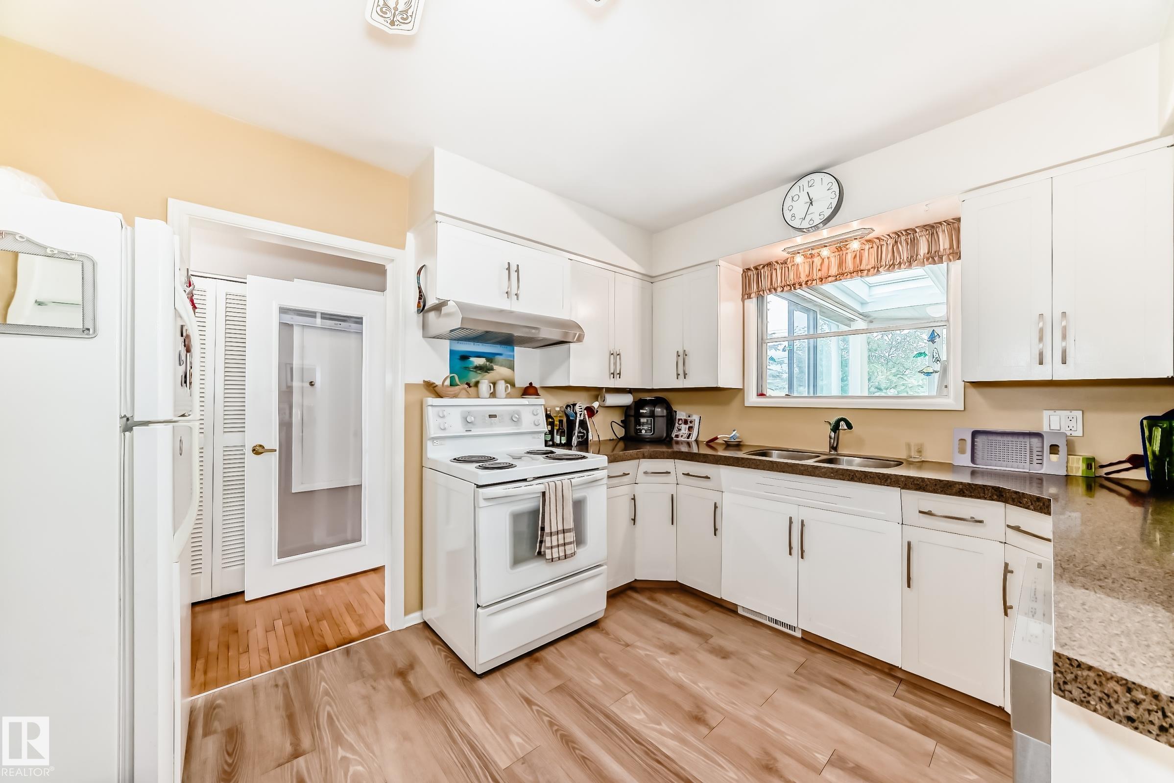 Photo 11 at 6504 109b Avenue NW, Capilano, Edmonton
