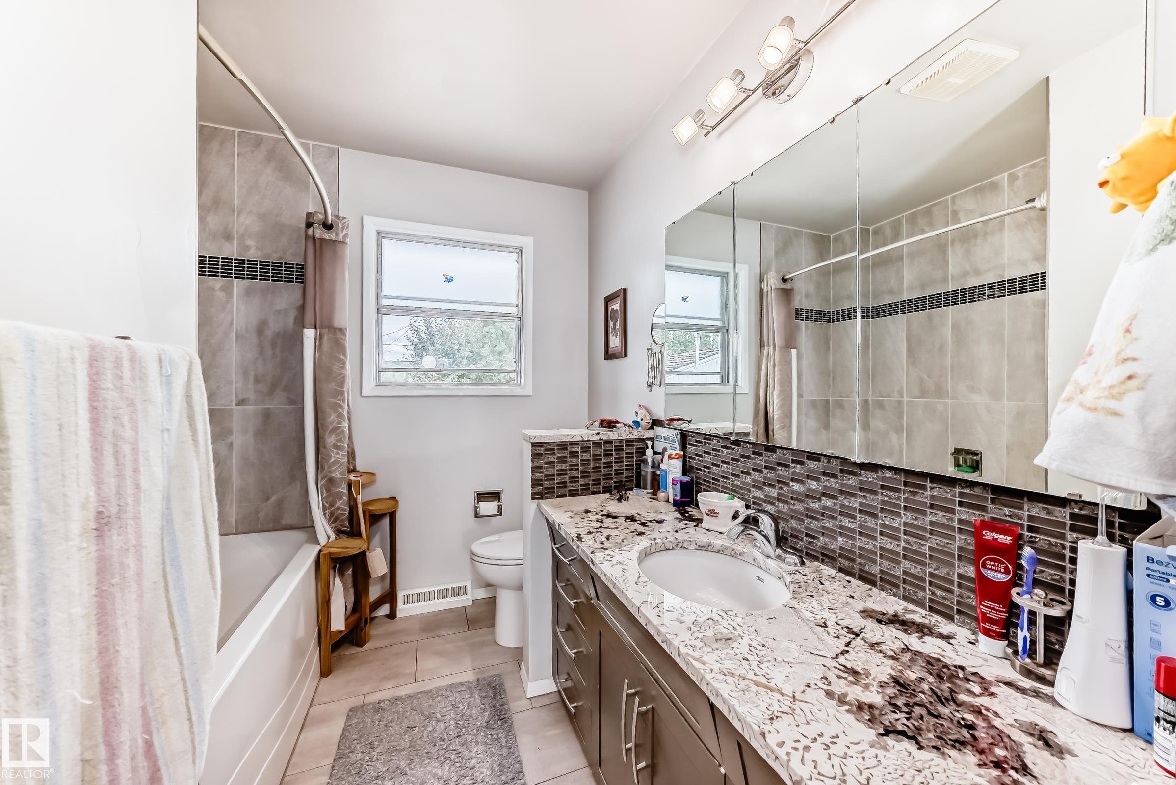 Photo 20 at 6504 109b Avenue NW, Capilano, Edmonton