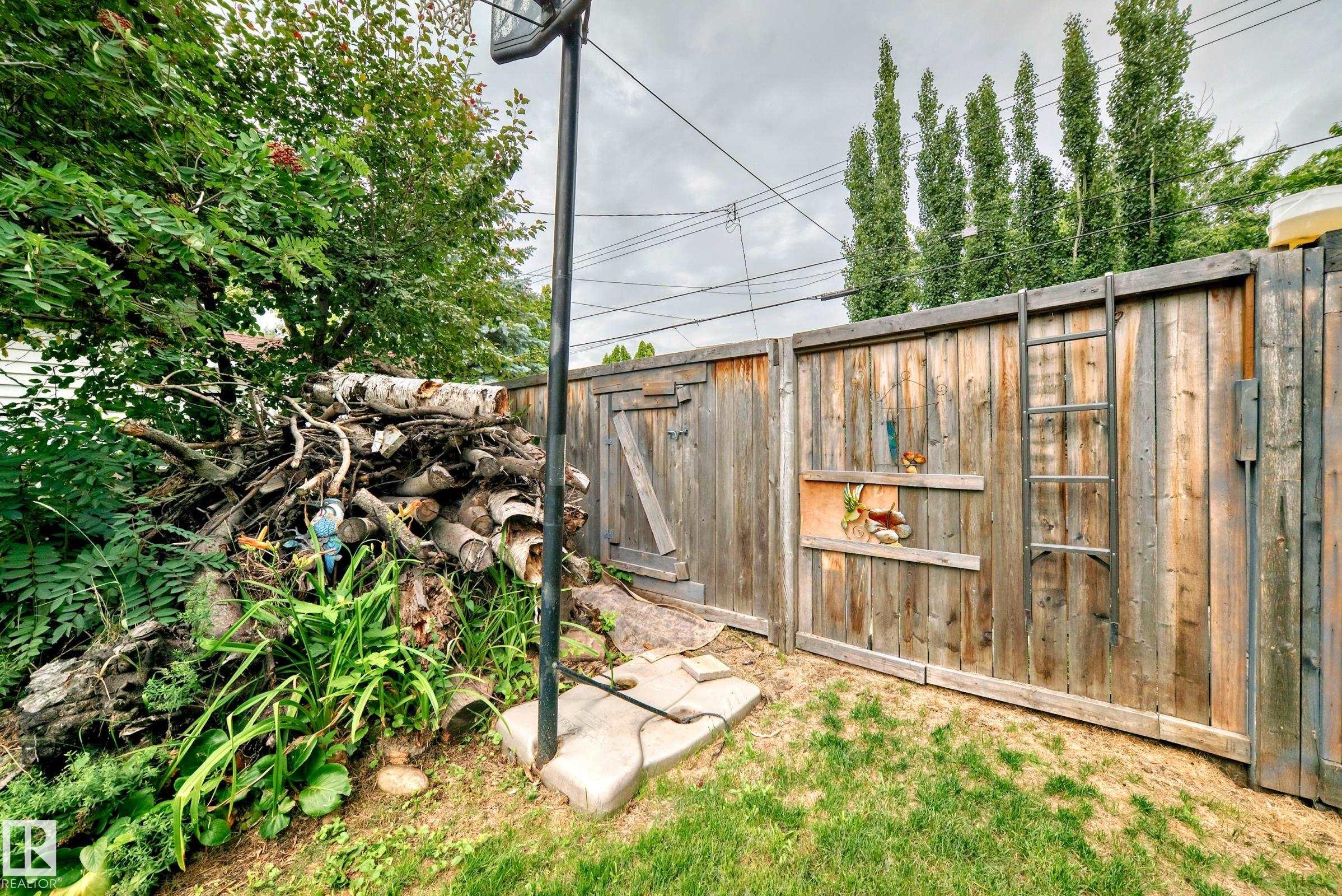 http://cdnparap120.paragonrels.com/ParagonImages/Property/p12/RAE/225365674/38/0/0/7c7d48906c53cc9e39cf9c7411db6748/1/ba230b15b1c7c8e4c036e99faa1310d2/225365674-168ad7d7-4edb-4d40-aaab-b1f4ee8d7ac0.JPG