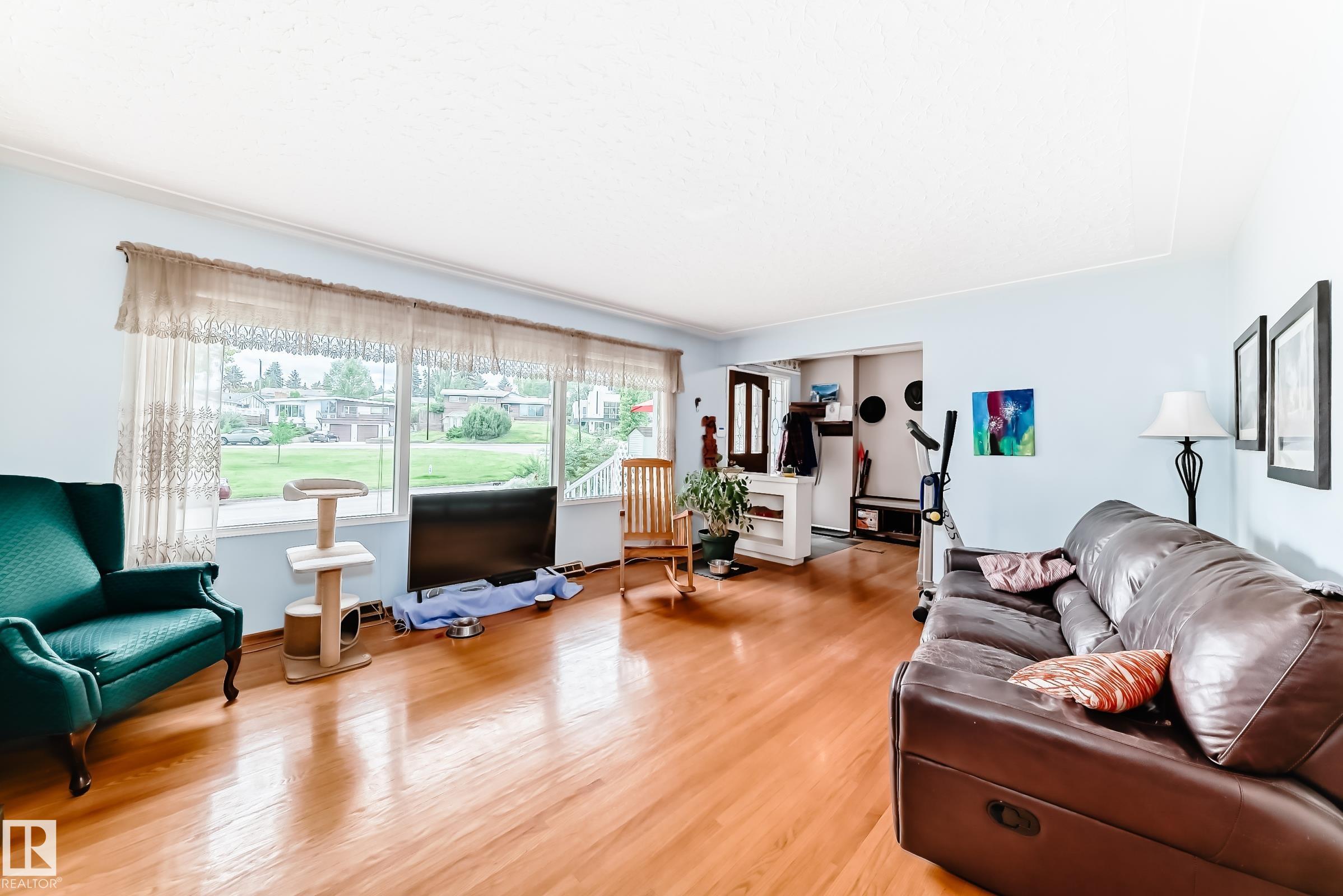 Photo 6 at 6504 109b Avenue NW, Capilano, Edmonton