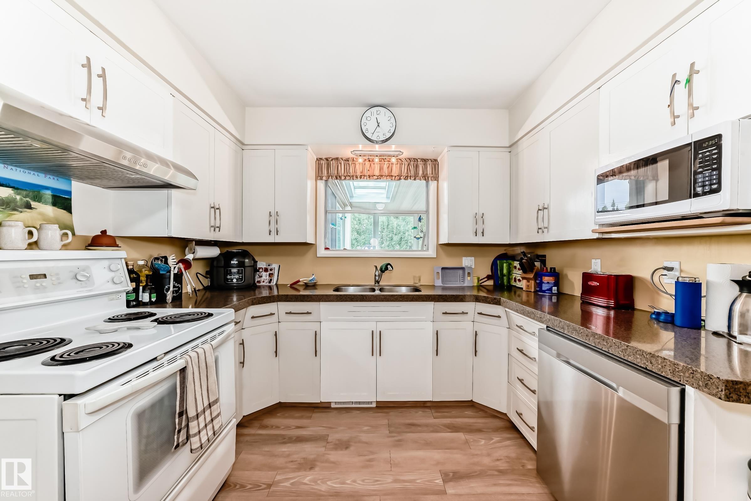 Photo 10 at 6504 109b Avenue NW, Capilano, Edmonton