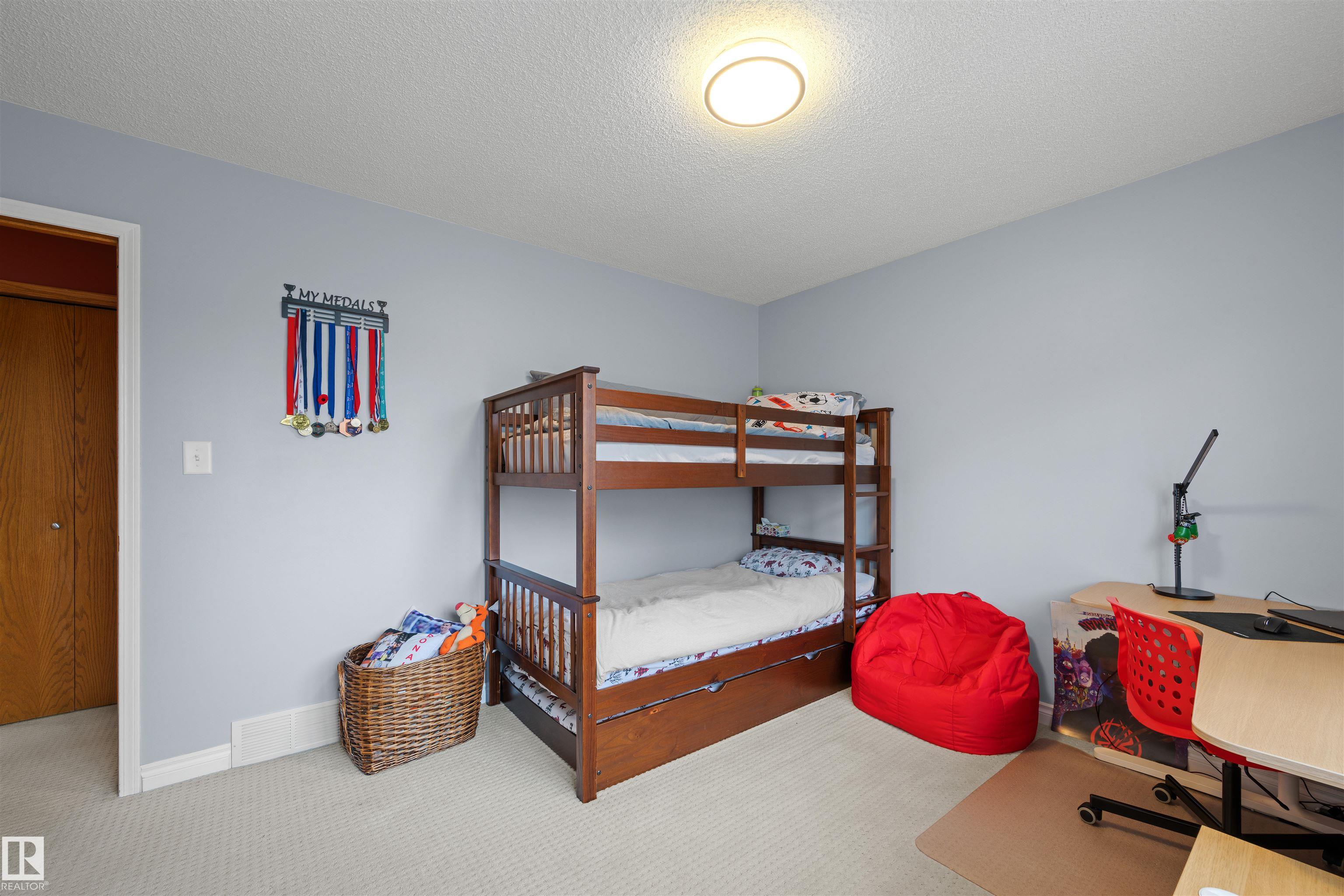 http://cdnparap120.paragonrels.com/ParagonImages/Property/p12/RAE/225365691/23/0/0/1a1ba079b9202a392eb9ff5735c6c501/1/e608f4d1d471b336404b540bda9a9031/225365691-aa147dd1-8088-4b90-b058-b0f8eb47a77a.JPG