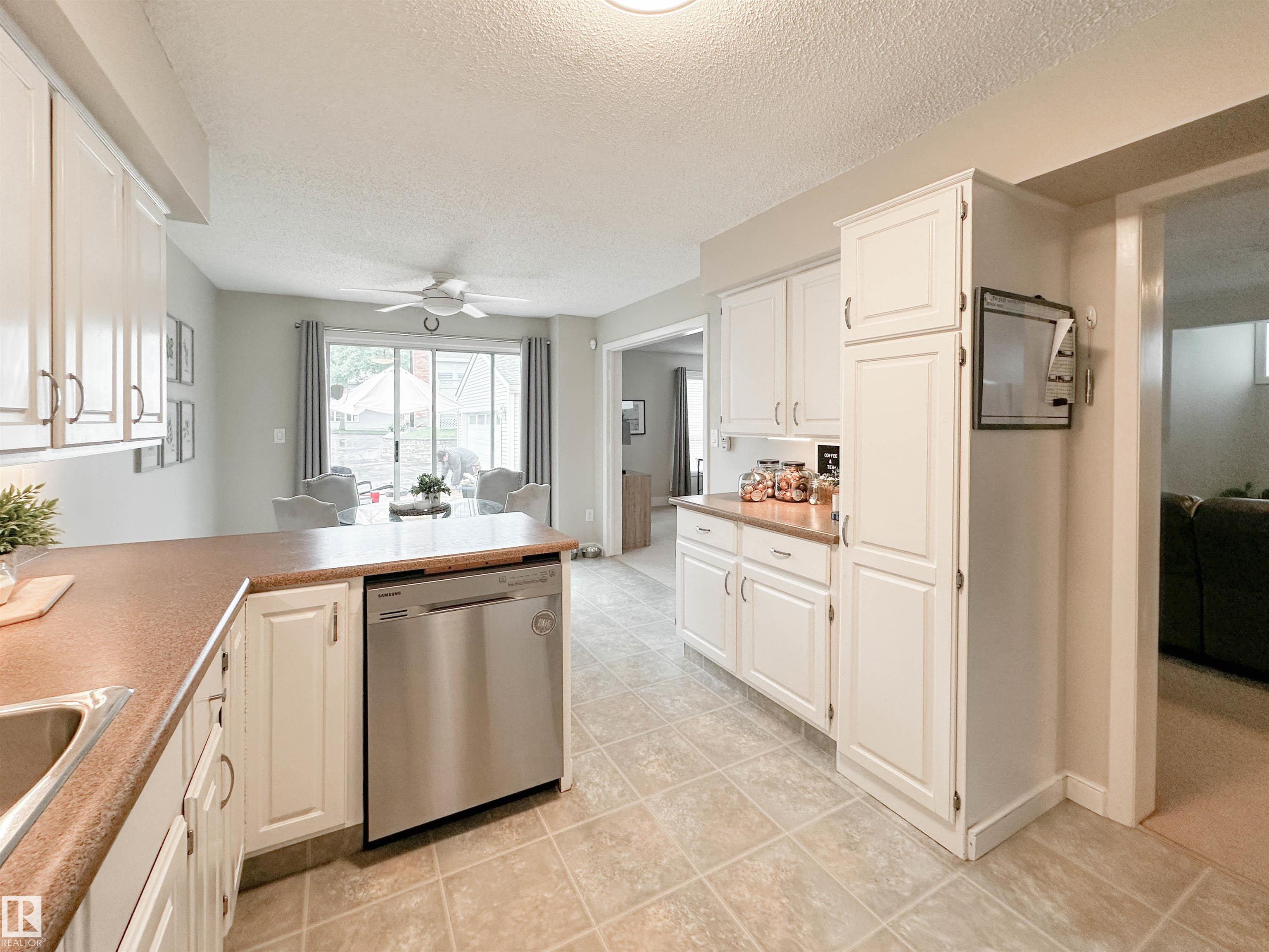 Photo 7 at 8 Whiteoaks Estates, Woodlands, St. Albert