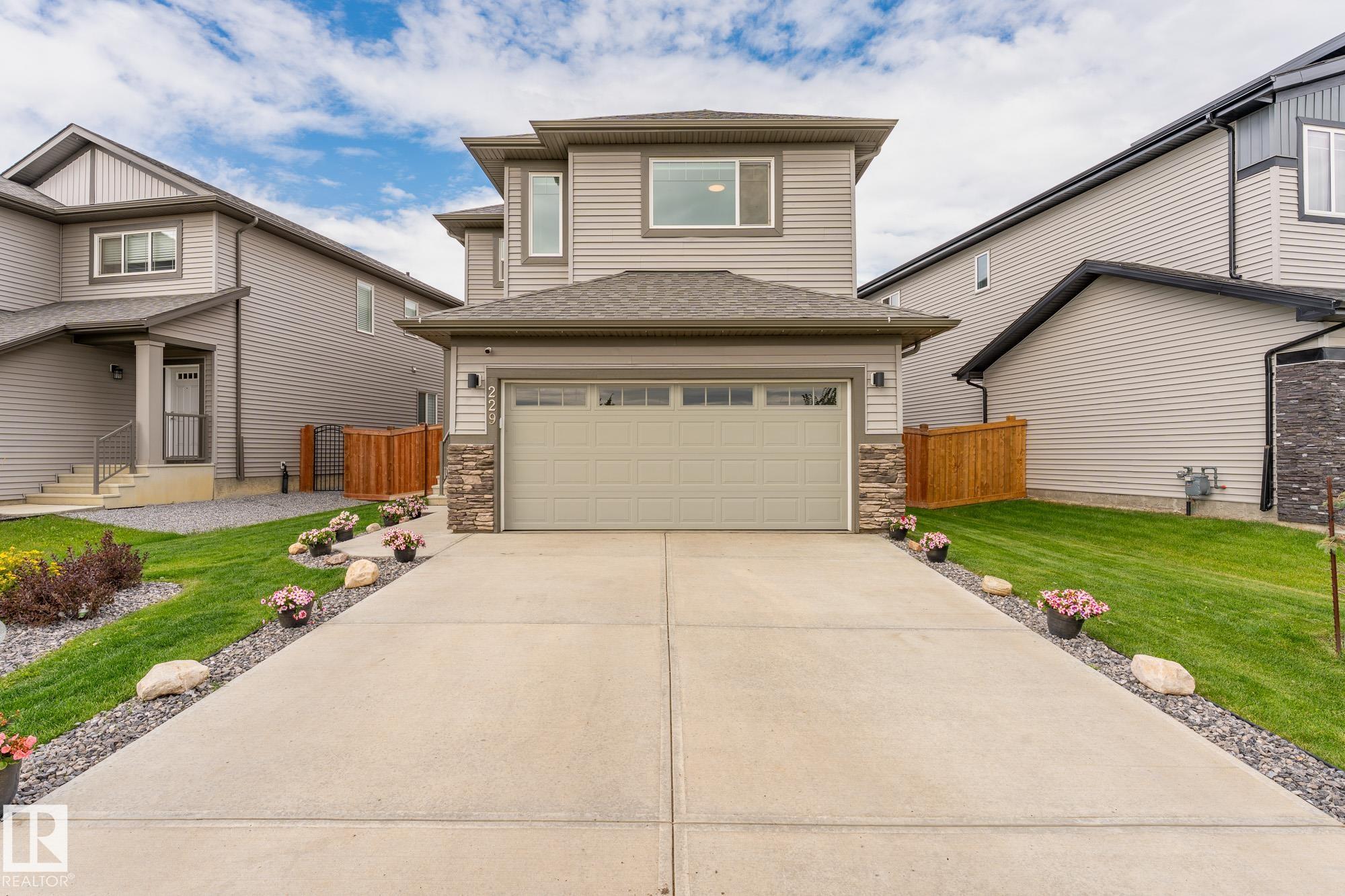 Photo 2 at 229 Caledon Crescent, Copperhaven, Spruce Grove