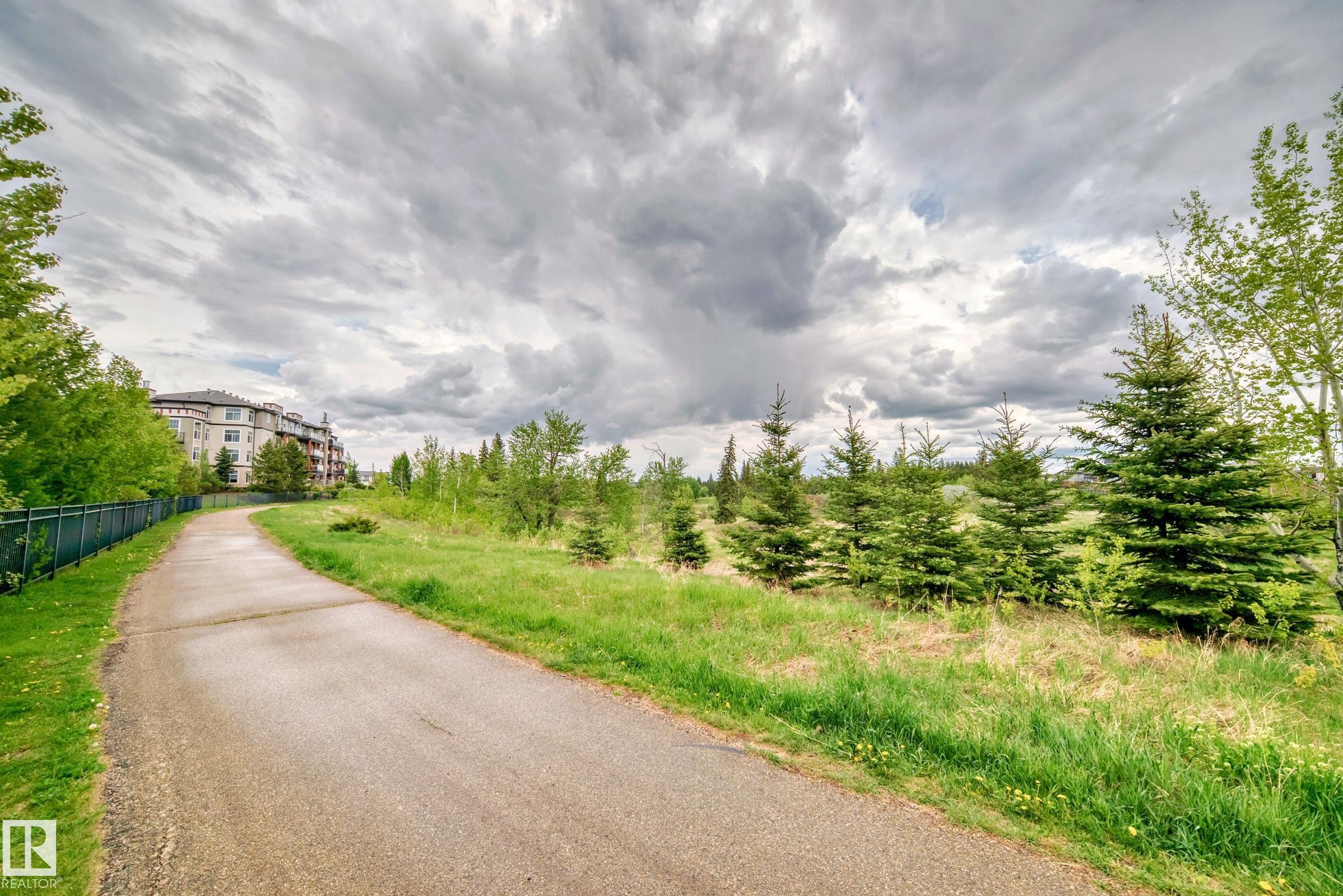 http://cdnparap120.paragonrels.com/ParagonImages/Property/p12/RAE/225366051/71/0/0/0229ff7c15ee2a39c7b30e60ae1a5e8b/1/06684dffc93c3274fd3ffa0b49f13d2c/225366051-526deacf-236b-4cc9-9998-3062a258e348.JPG