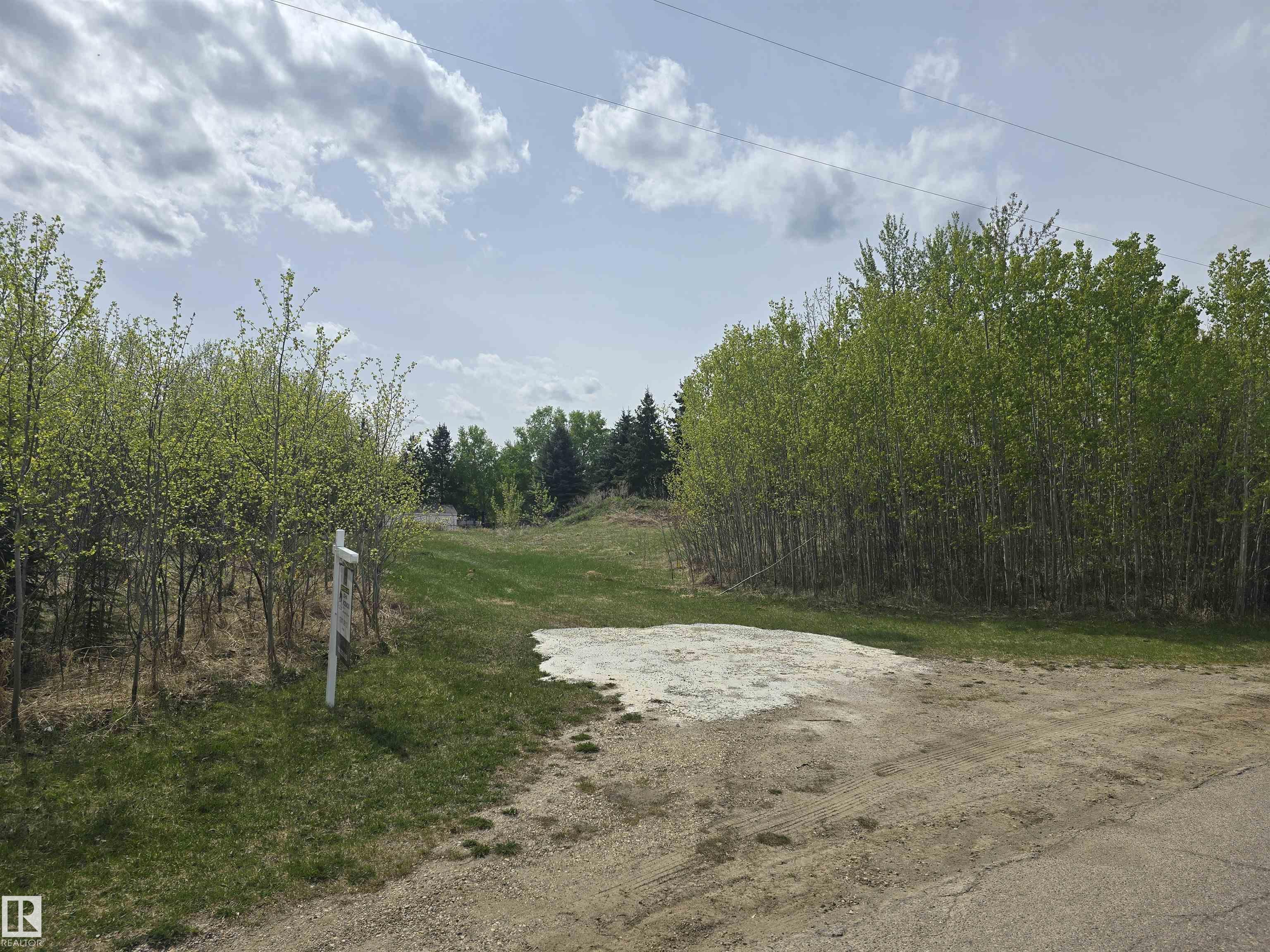 Photo 3 at 488 Lakeside Drive, Spring Lake, Rural Parkland County