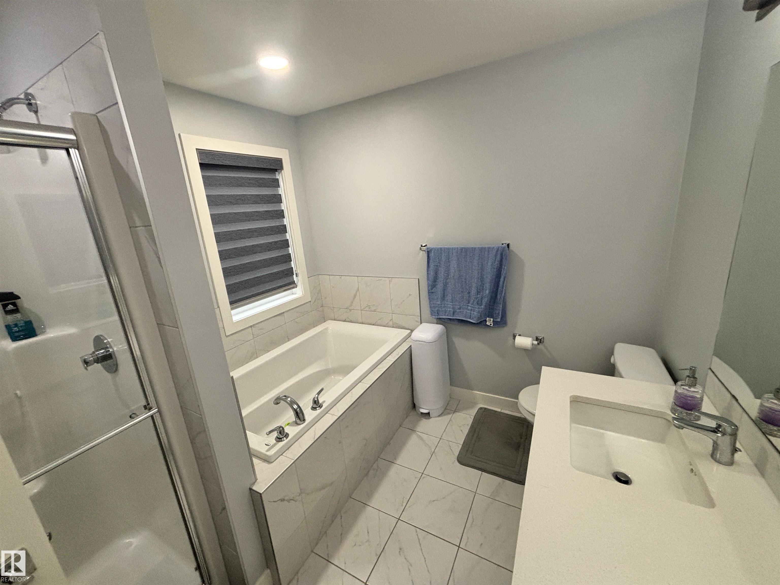 Photo 32 at 2084 Graydon Hill Crescent SW, Graydon Hill, Edmonton