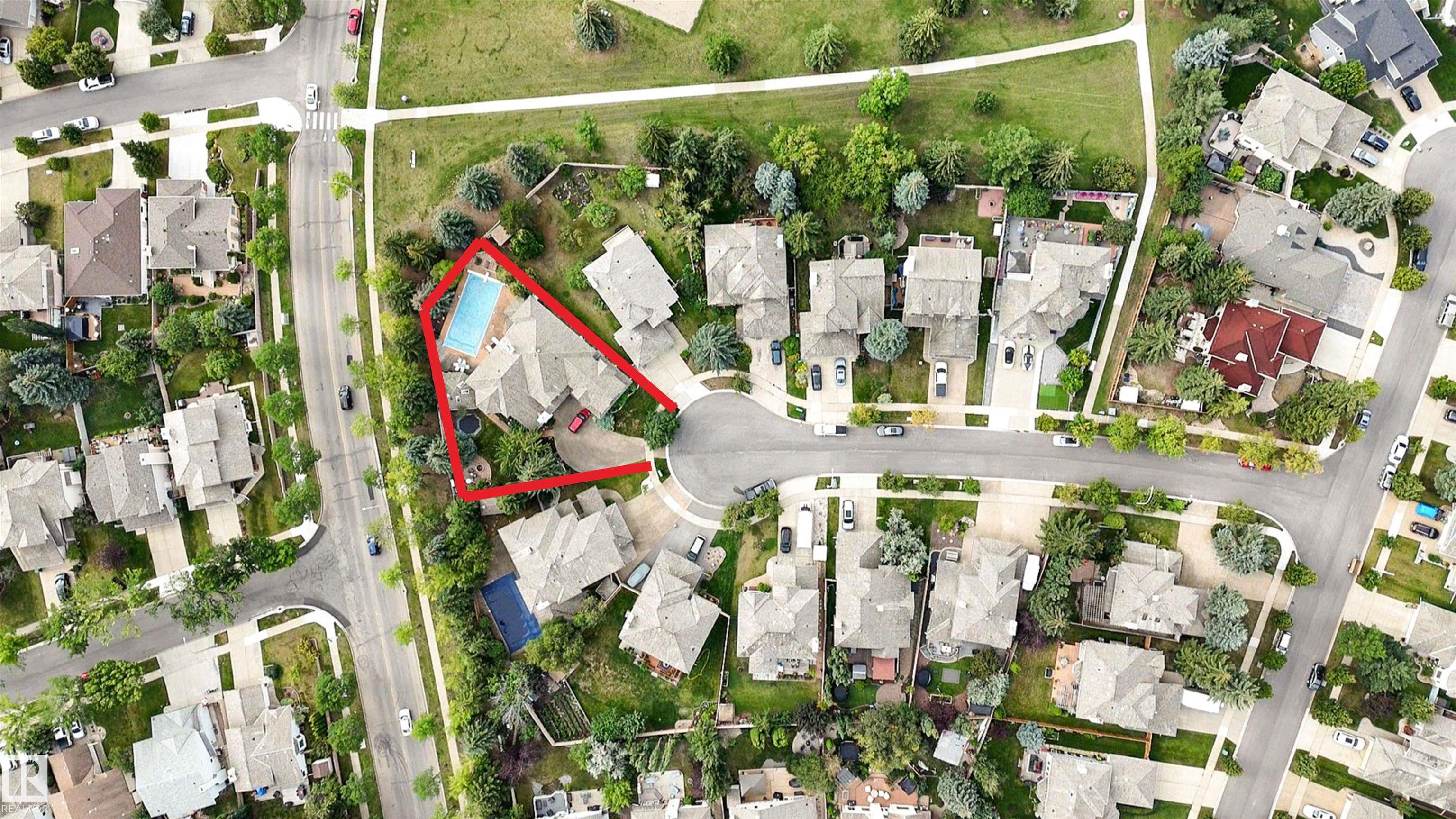 Photo 2 at 21 Essex Close, Erin Ridge, St. Albert