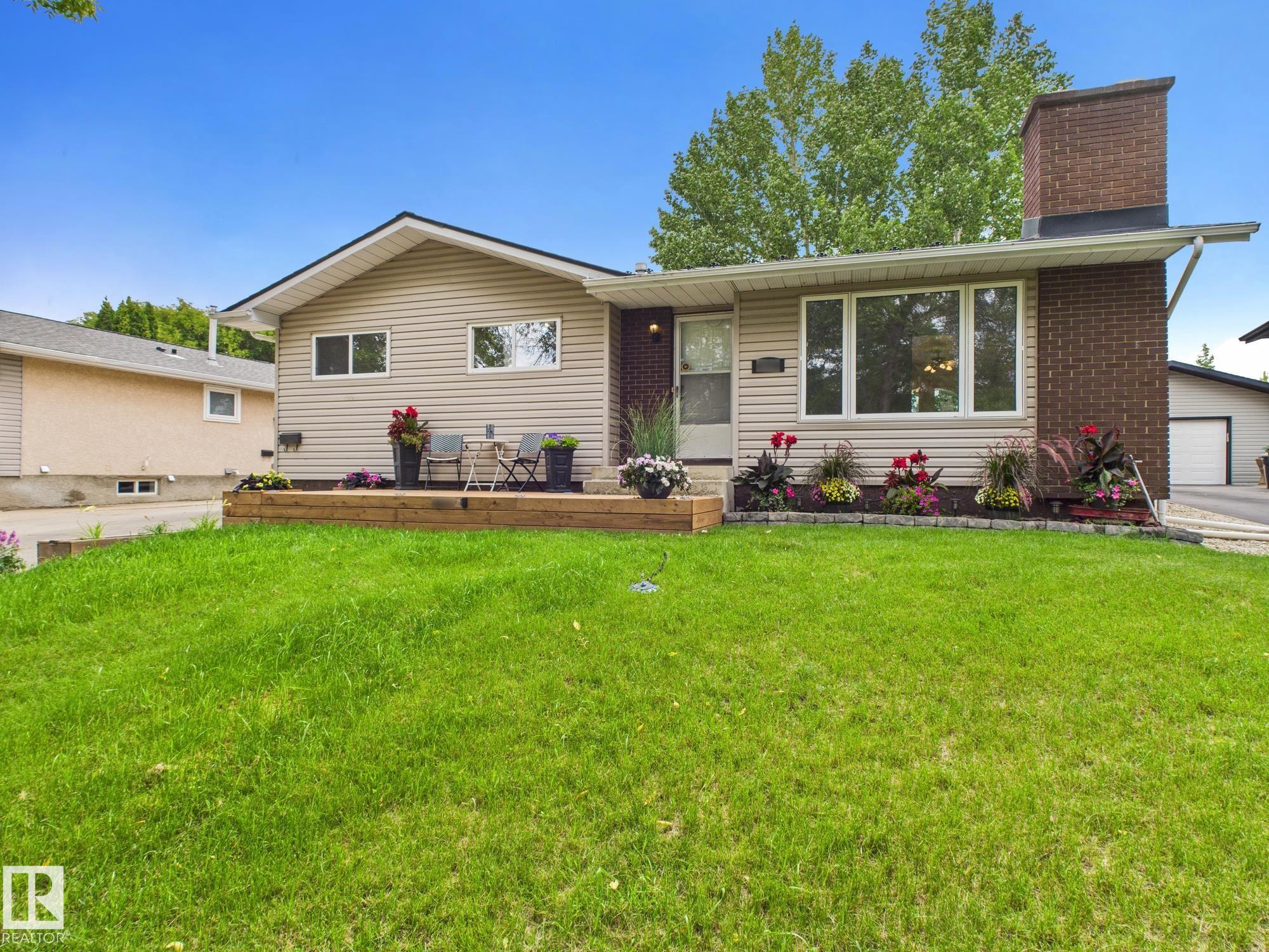 Photo 2 at 8525 92 Avenue, Pineview Fort Sask., Fort Saskatchewan