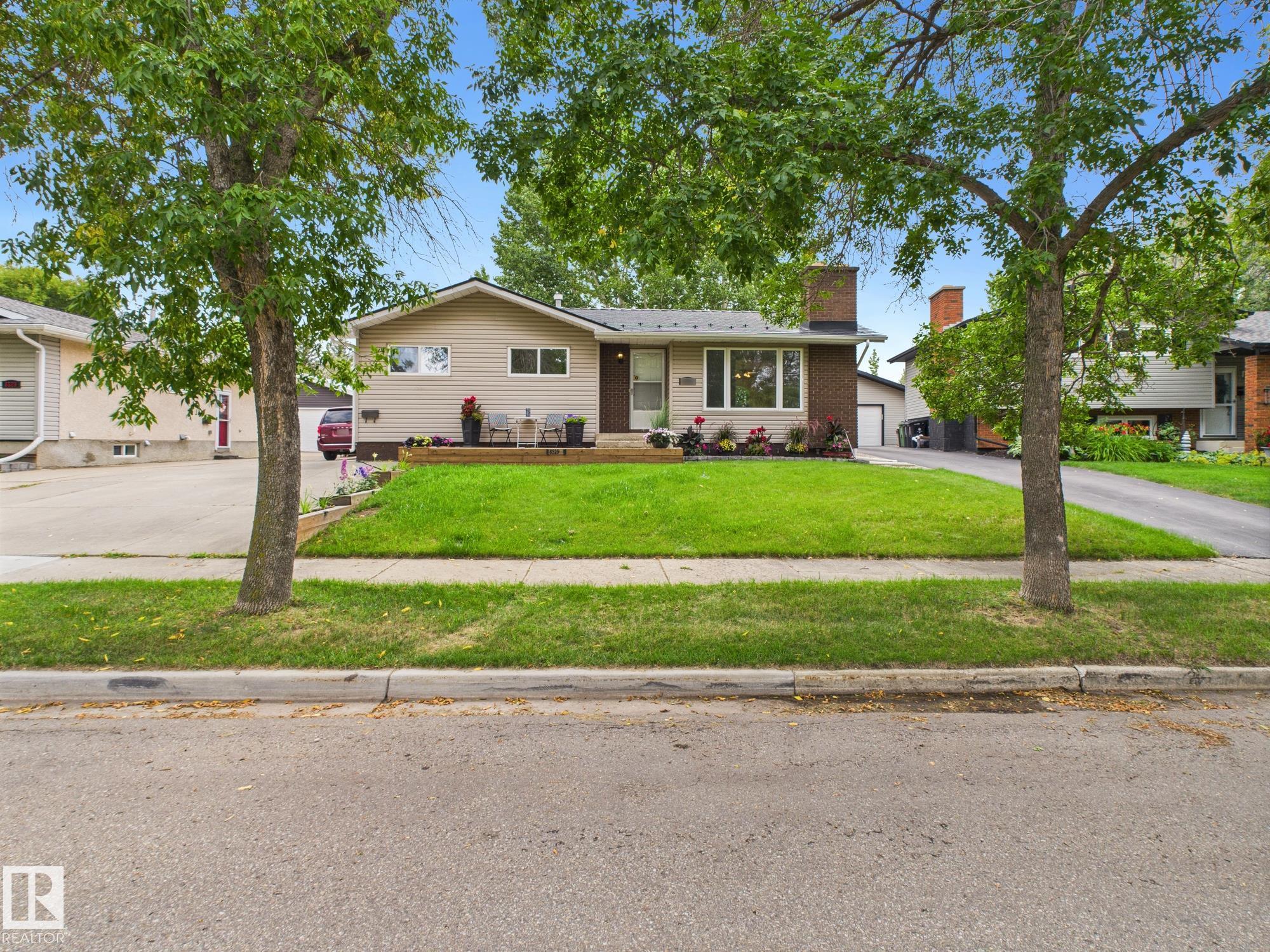 Photo 3 at 8525 92 Avenue, Pineview Fort Sask., Fort Saskatchewan