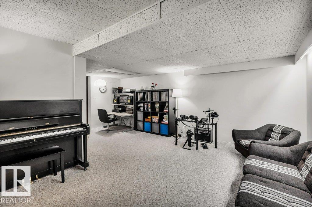 http://cdnparap120.paragonrels.com/ParagonImages/Property/p12/RAE/225366279/60/0/0/abbc18f2ea07ae676065c954dd2429b1/1/8bb1e089361a4400dbf42a1c958bda0b/225366279-e2fc21a8-1494-47ac-abd2-8f4c35a2dee3.JPG