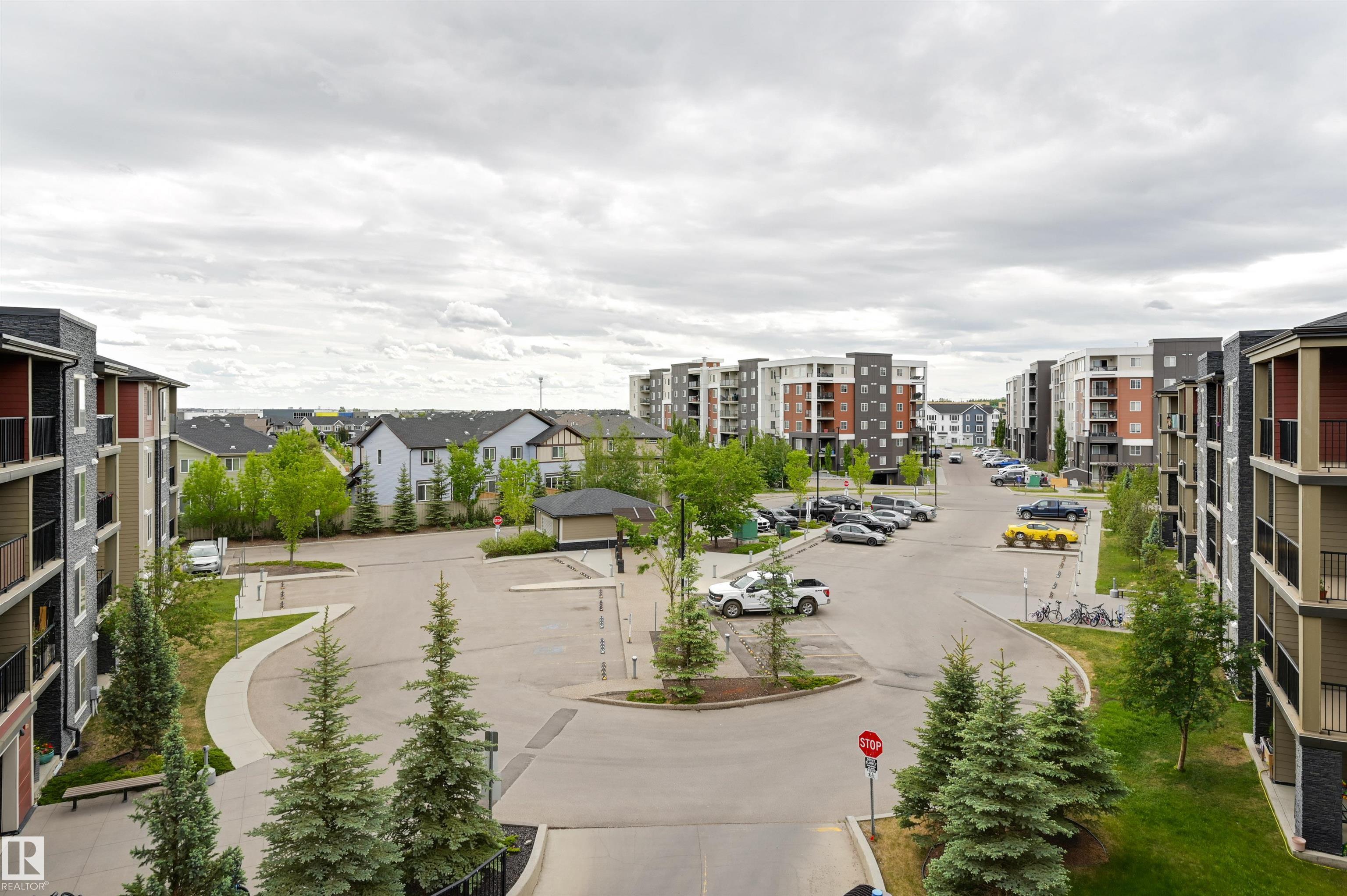 http://cdnparap120.paragonrels.com/ParagonImages/Property/p12/RAE/225366459/28/0/0/72ae867c244659a35f80f9e61e7c58df/1/03d97f6f5e379bd15bdbaf92229d8b78/225366459-52968D02-BA21-4A39-964F-37CE5A81C74C.JPG