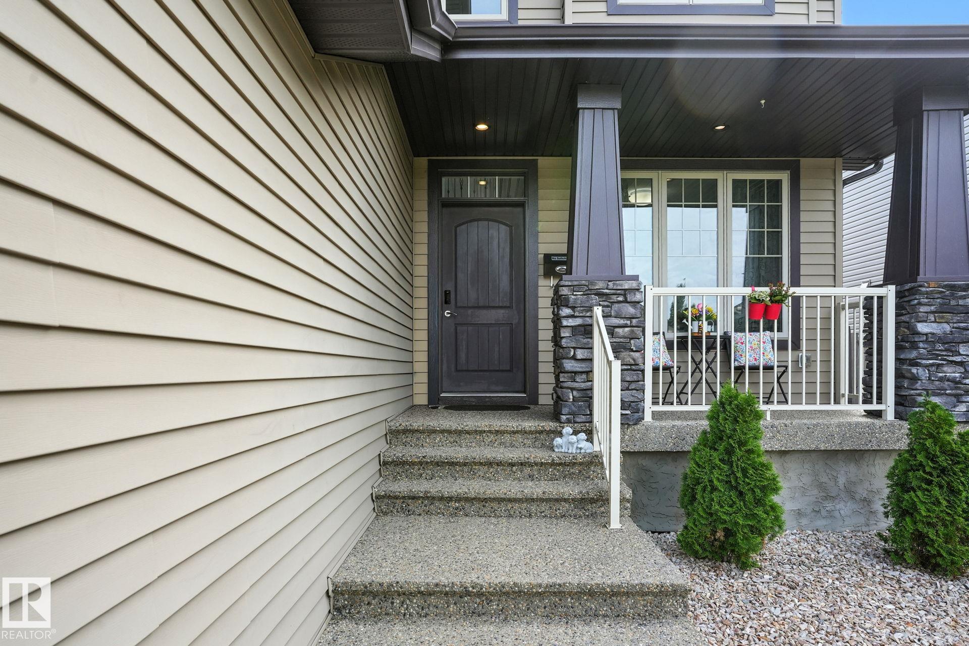 Photo 2 at 4 Lincoln Gate, Stoneshire, Spruce Grove