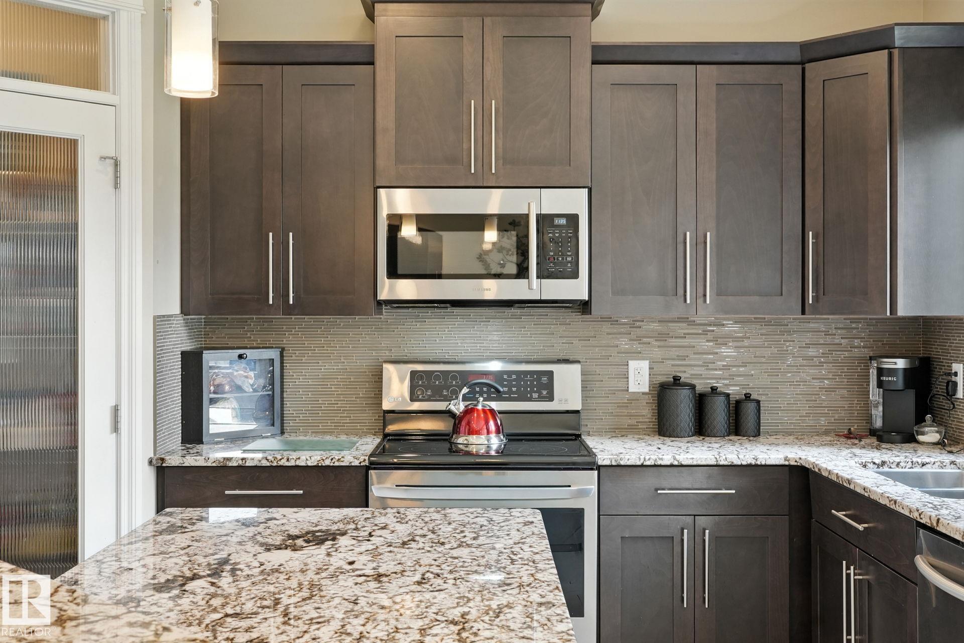 Photo 11 at 4 Lincoln Gate, Stoneshire, Spruce Grove