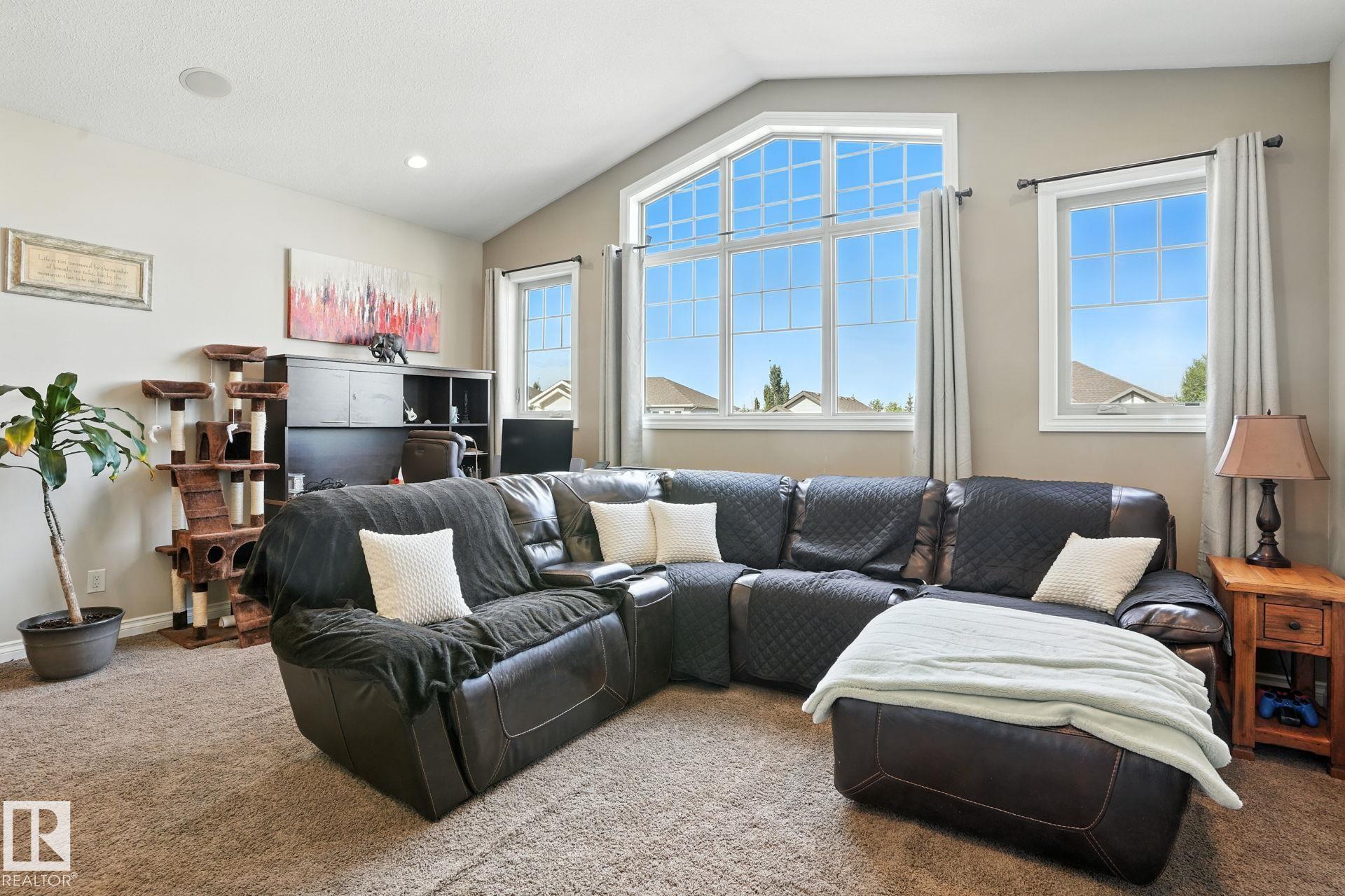 Photo 14 at 4 Lincoln Gate, Stoneshire, Spruce Grove