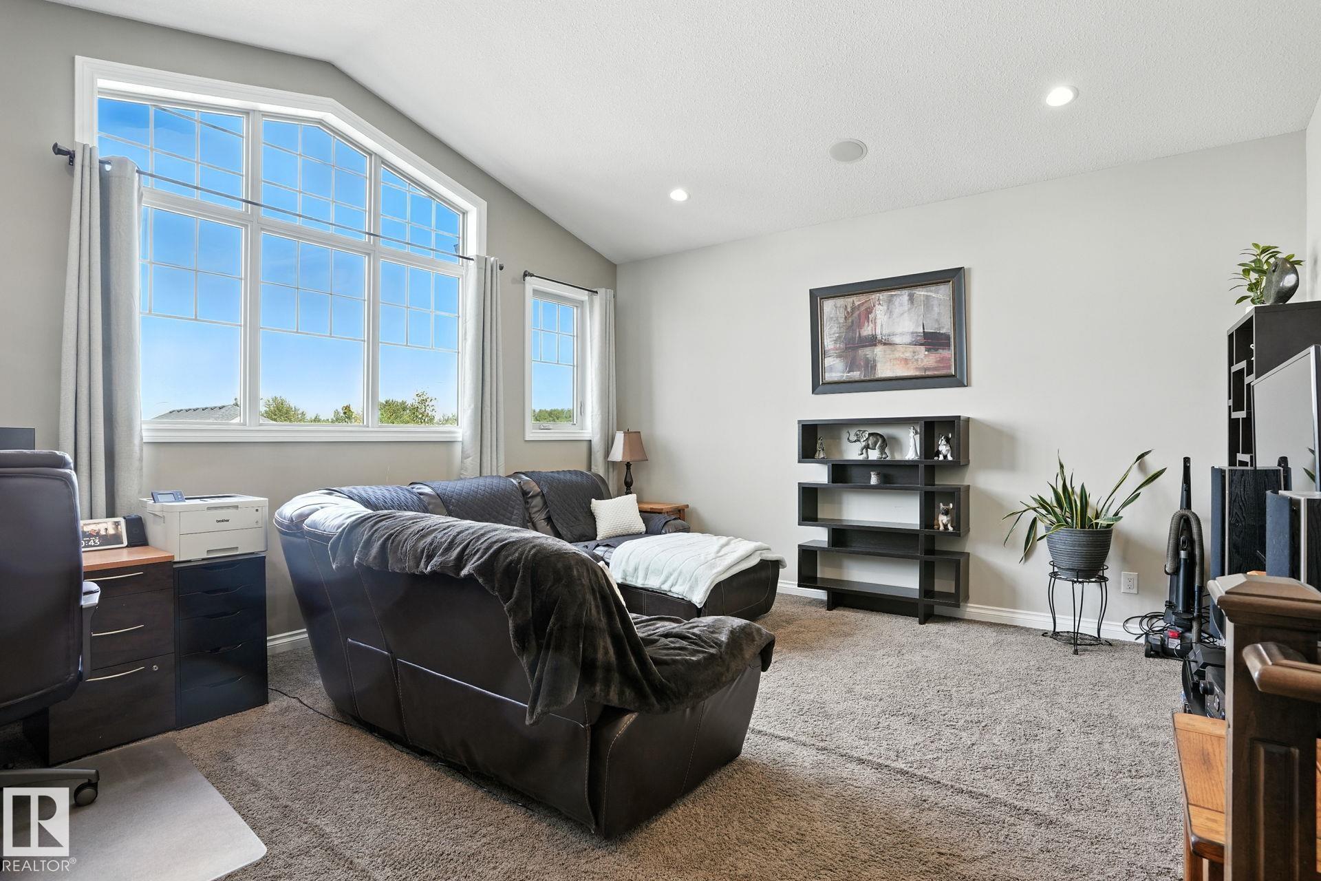 Photo 15 at 4 Lincoln Gate, Stoneshire, Spruce Grove