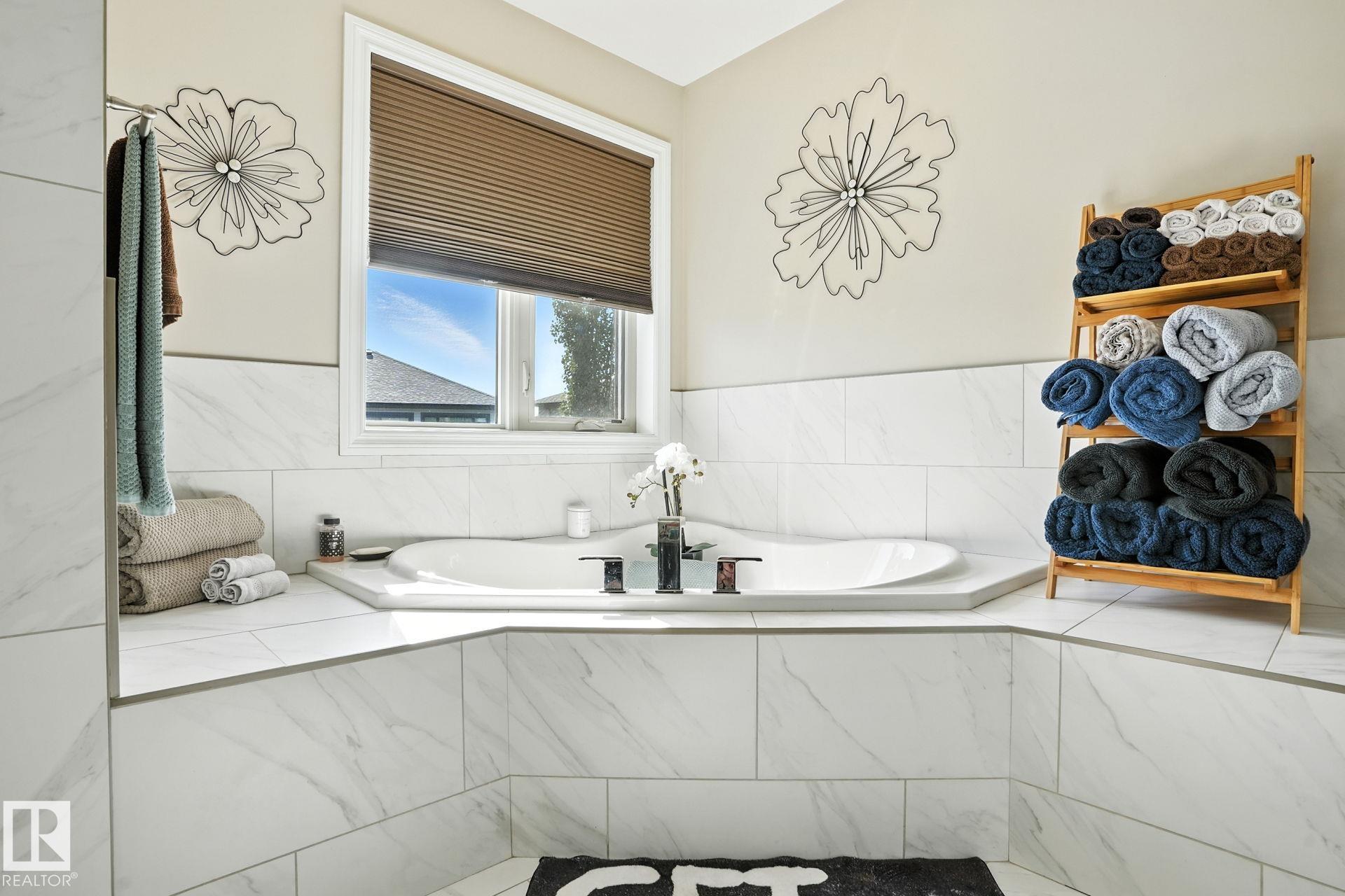Photo 19 at 4 Lincoln Gate, Stoneshire, Spruce Grove