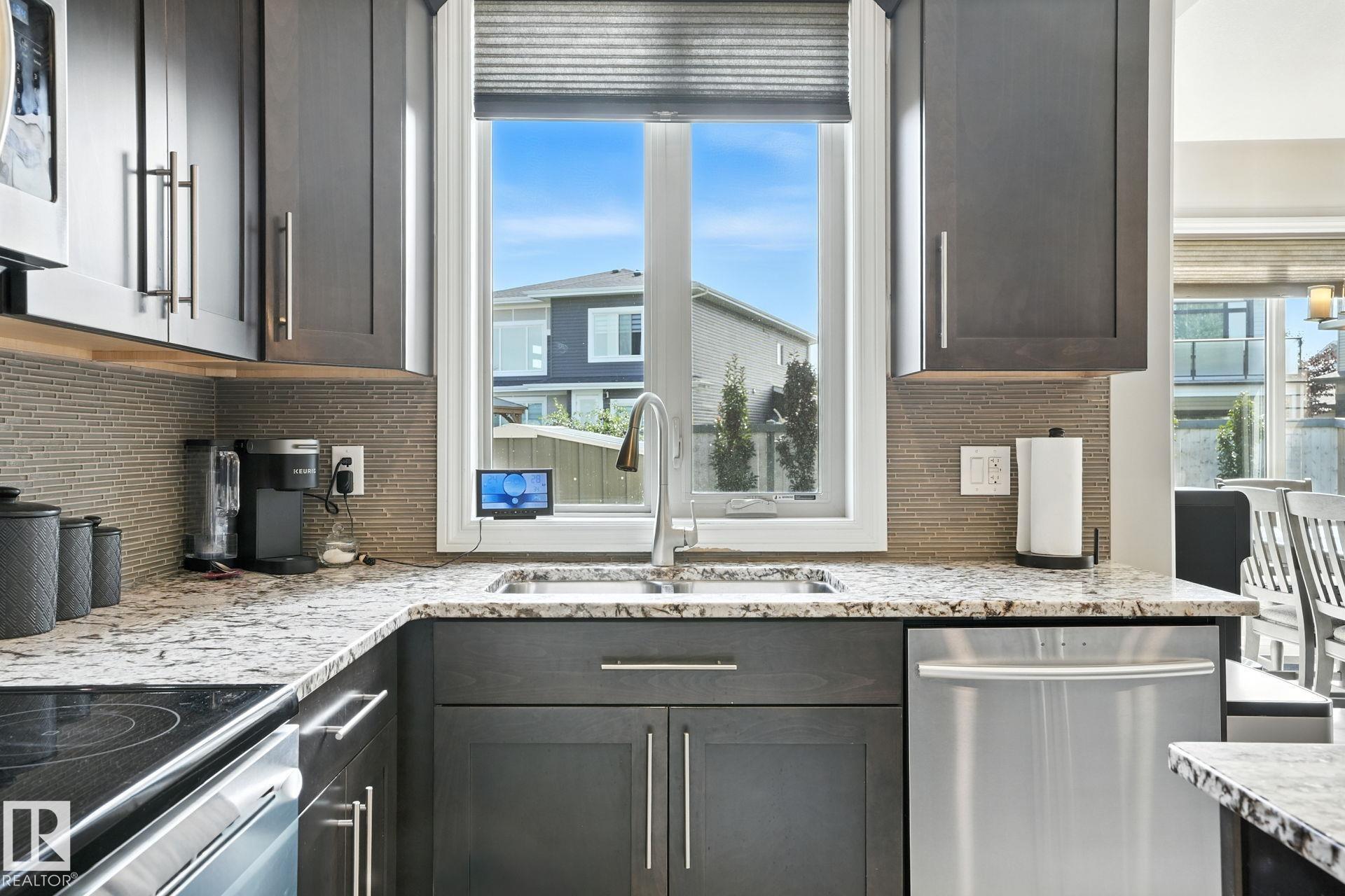 Photo 9 at 4 Lincoln Gate, Stoneshire, Spruce Grove