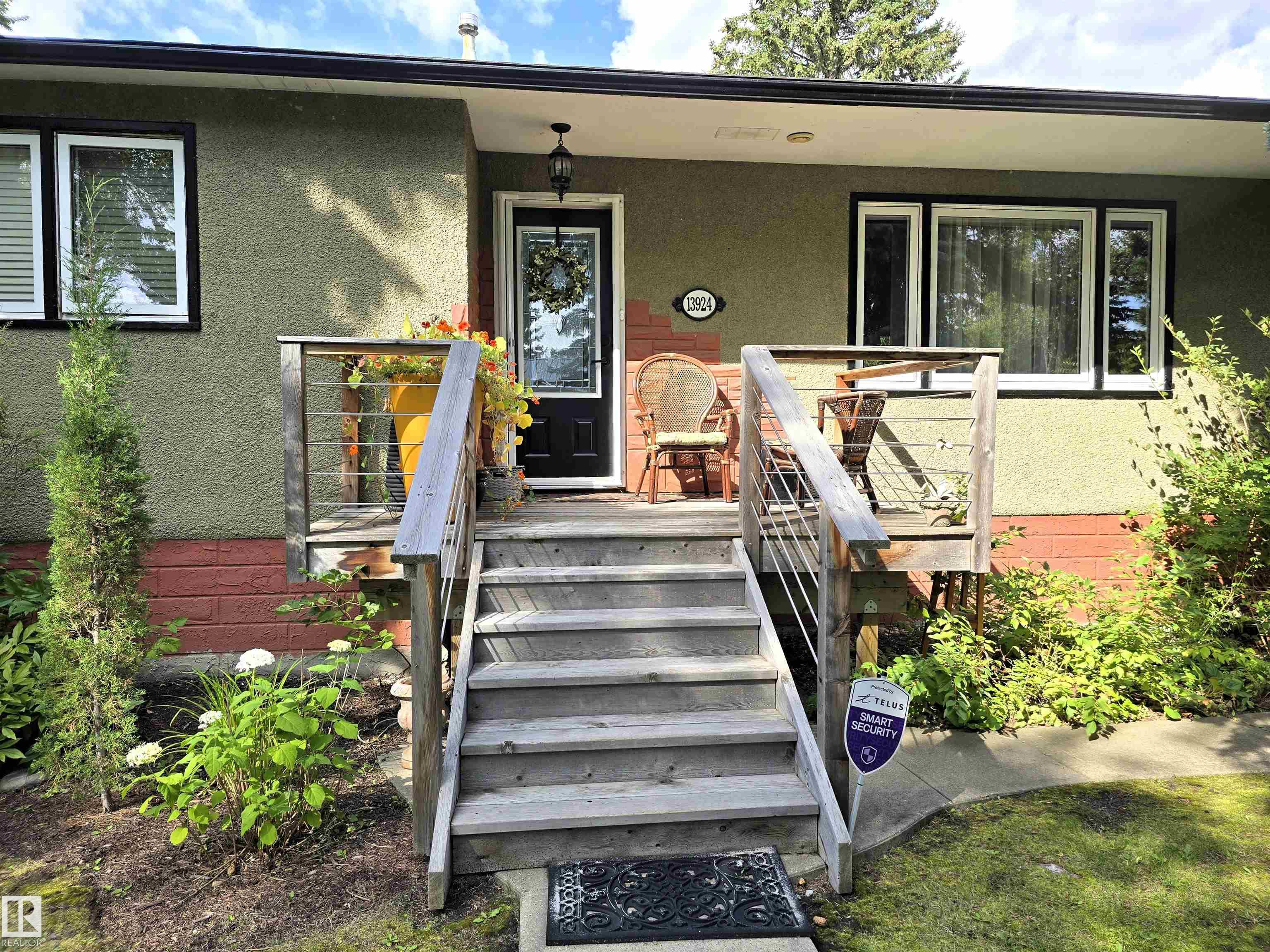 http://cdnparap120.paragonrels.com/ParagonImages/Property/p12/RAE/225366515/1/0/0/f82dc70b8d3588ead5d6692c721fda86/1/37e42512635dcad13344e1d13904faf9/225366515-232b9a13-37e9-4526-a37c-36fe0d165f75.JPG