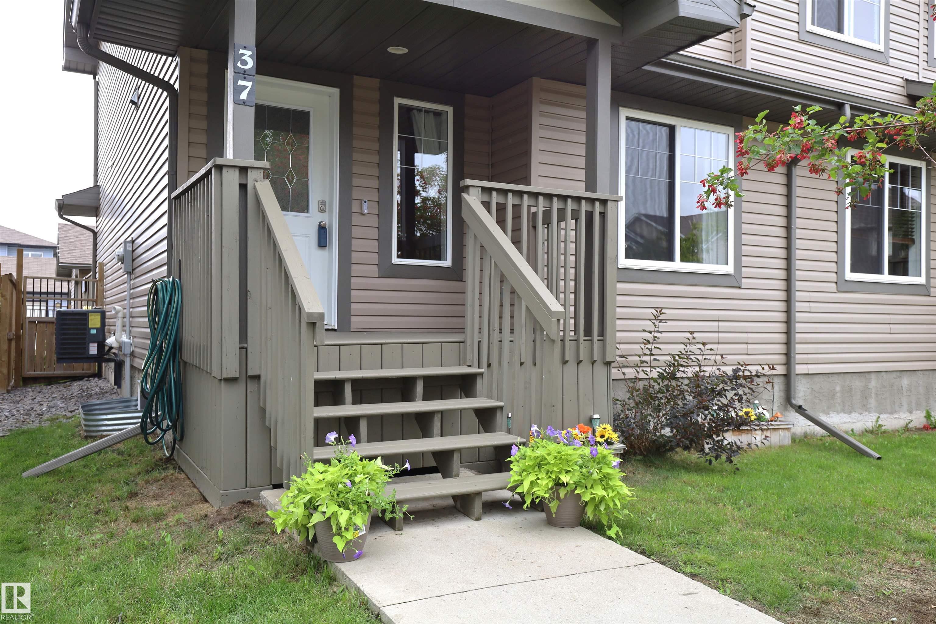 Photo 3 at 37 Radcliffe Wynd, South Fort, Fort Saskatchewan