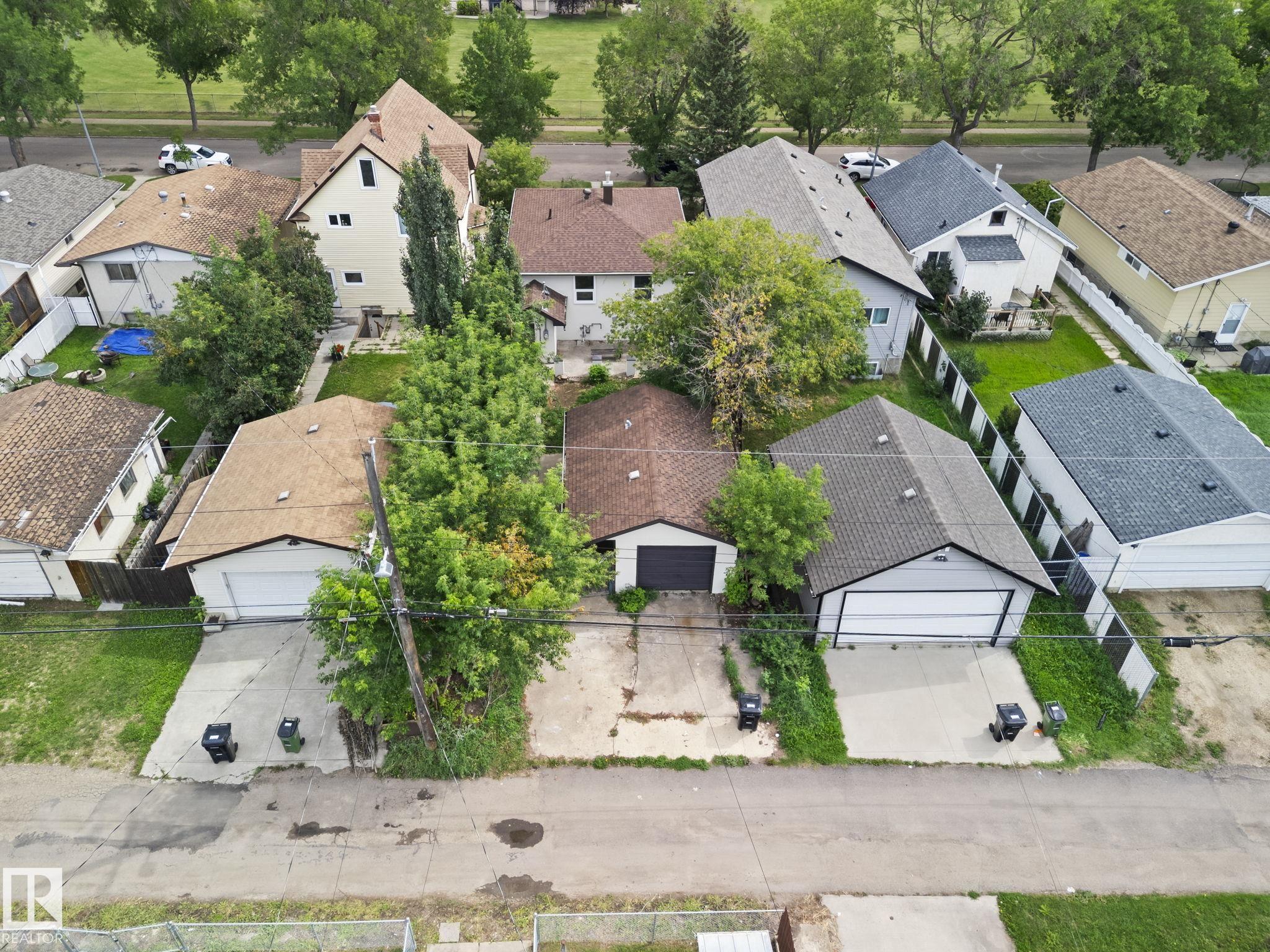 Photo 37 at 12822 70 Street NW, Balwin, Edmonton