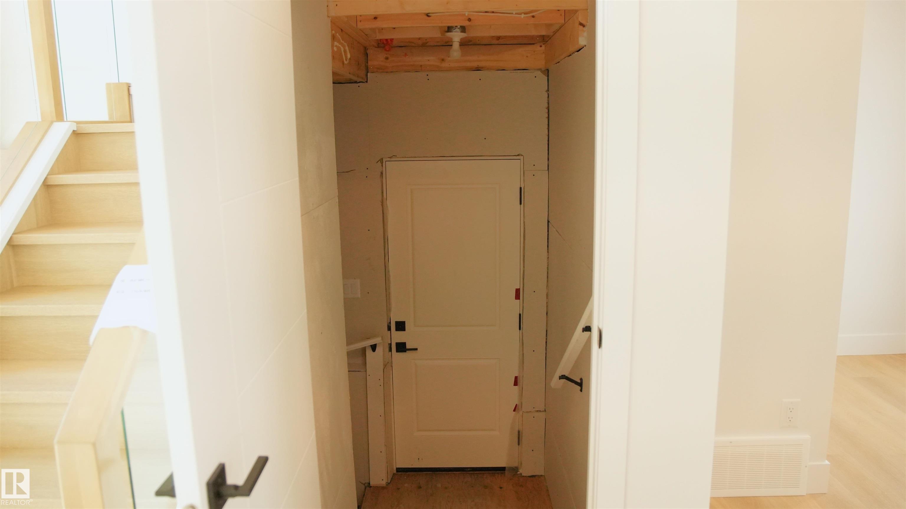 Photo 10 at 165 Edgewater Cir, Southfork, Leduc