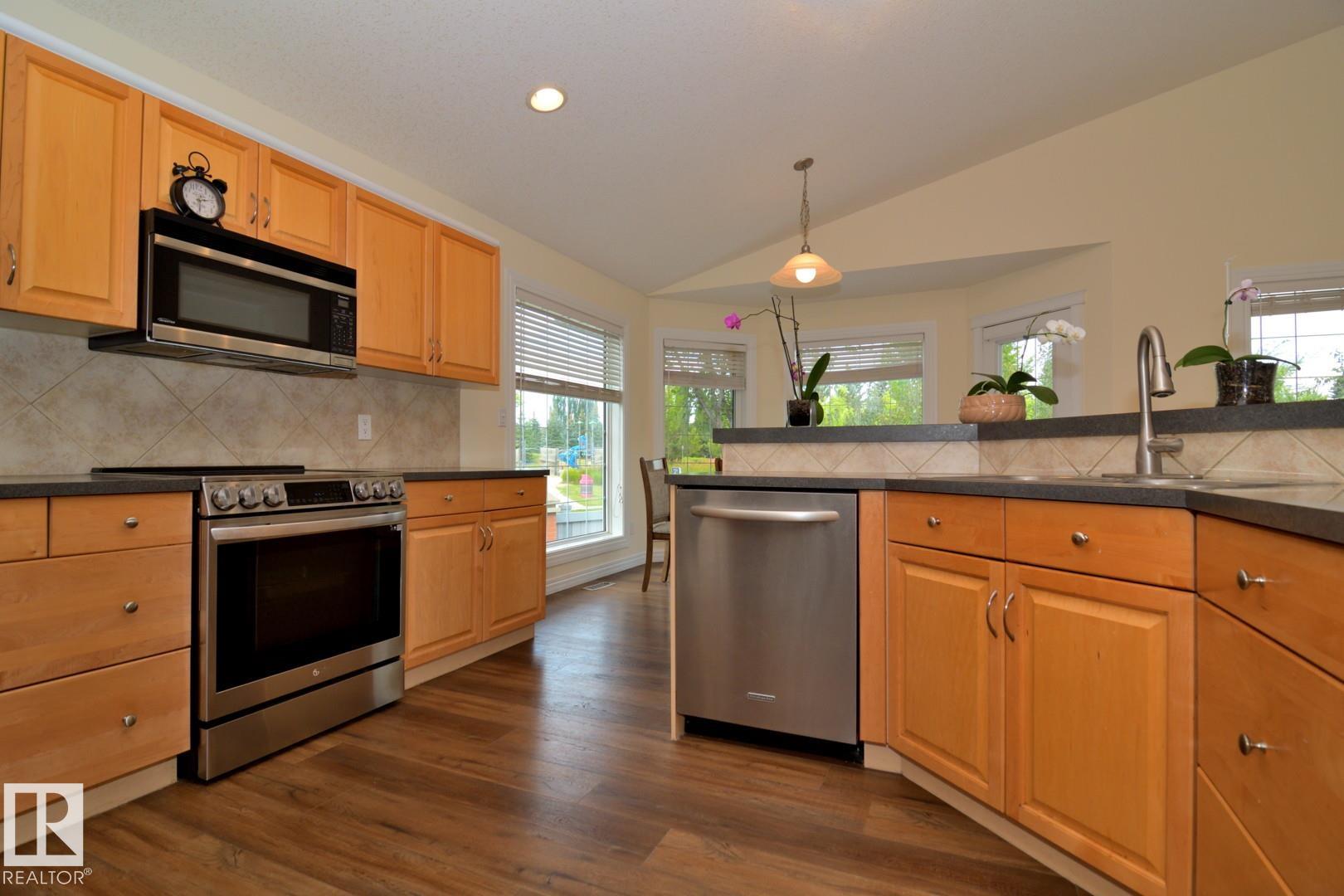 Photo 18 at 60 Lauralcrest Place, Lacombe Park, St. Albert