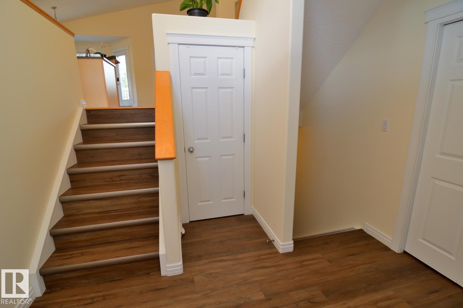 Photo 7 at 60 Lauralcrest Place, Lacombe Park, St. Albert