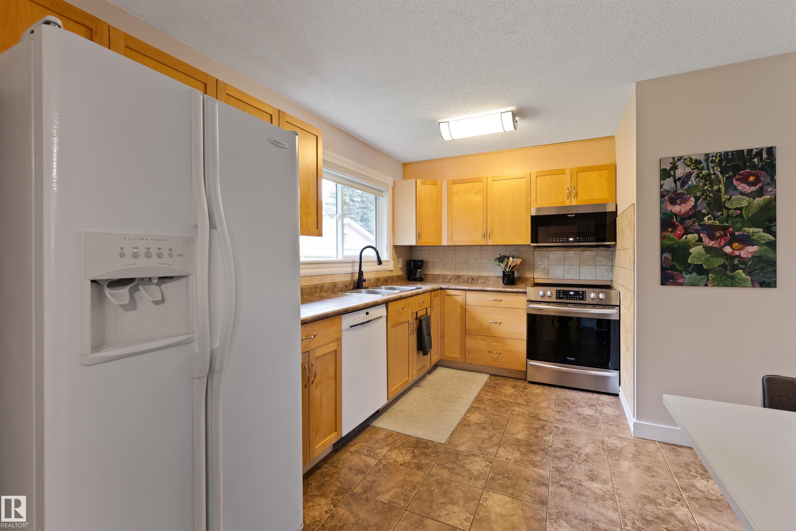 Photo 7 at 35 Stanley Drive, Sturgeon Heights, St. Albert