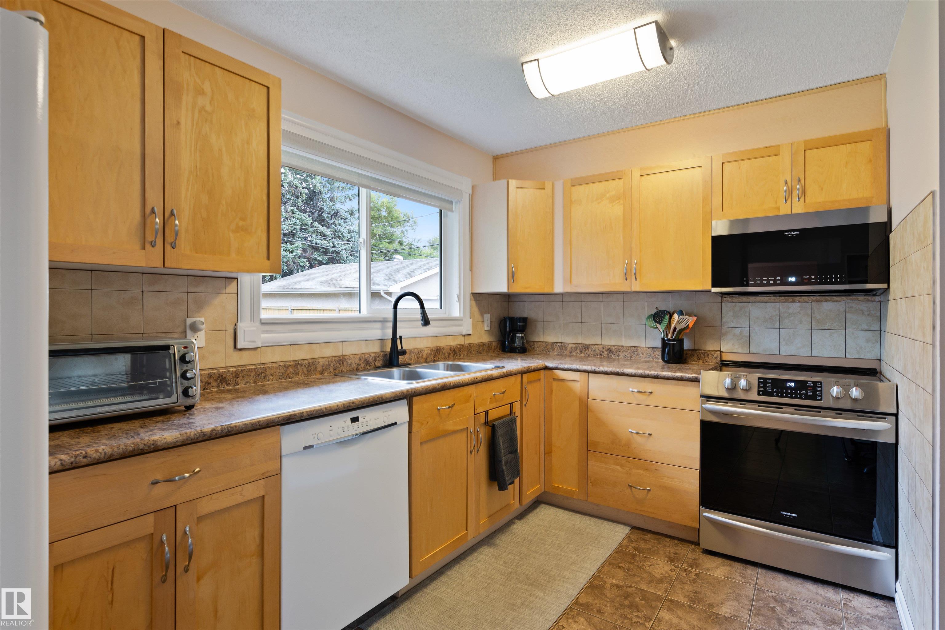 Photo 8 at 35 Stanley Drive, Sturgeon Heights, St. Albert