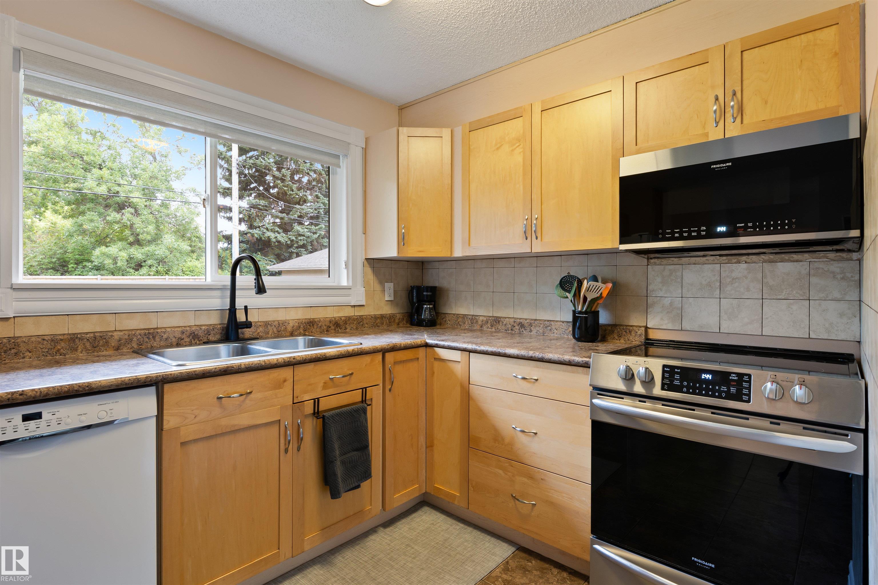 Photo 9 at 35 Stanley Drive, Sturgeon Heights, St. Albert