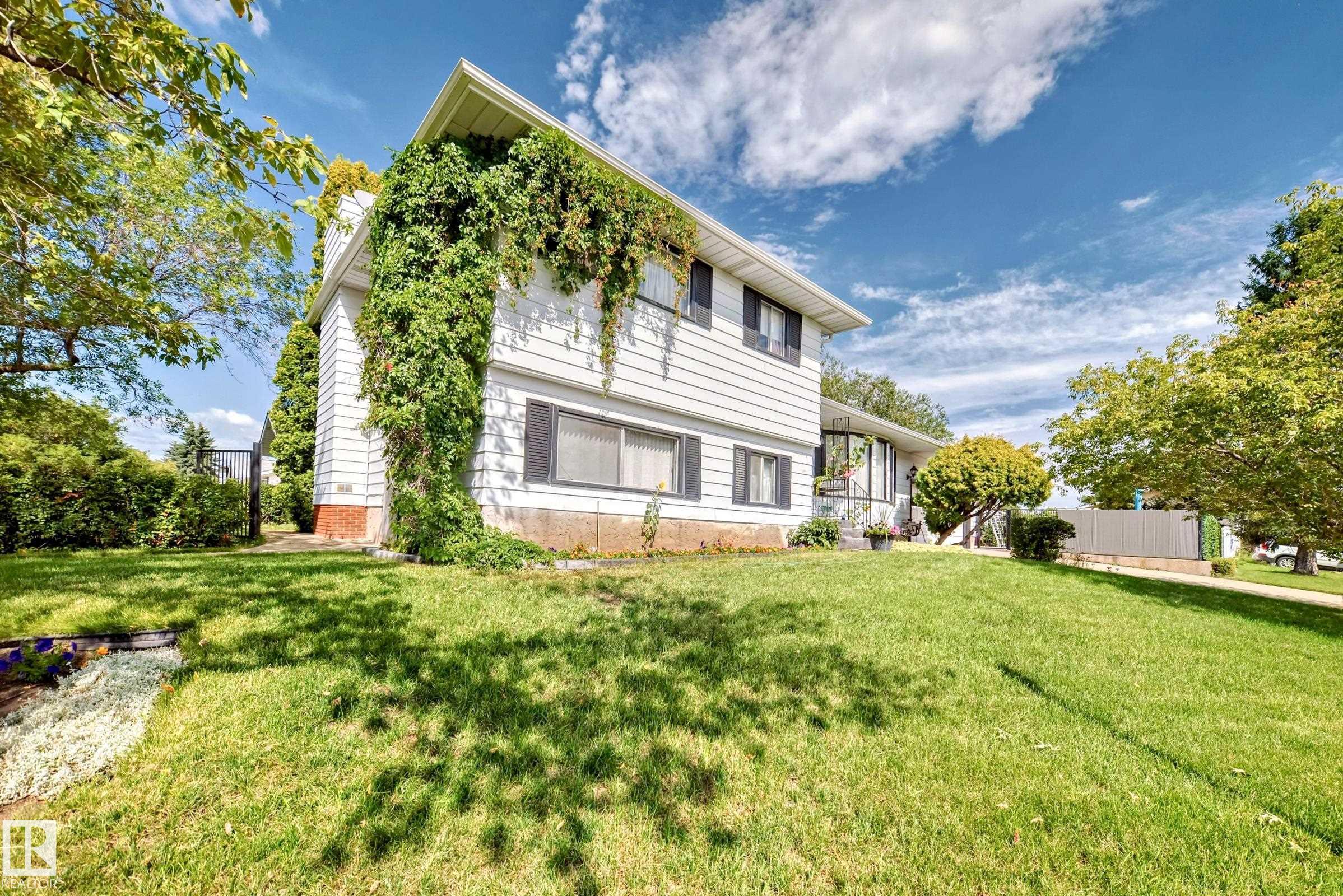 Photo 4 at 1005 Strathcona Drive, Westboro, Sherwood Park