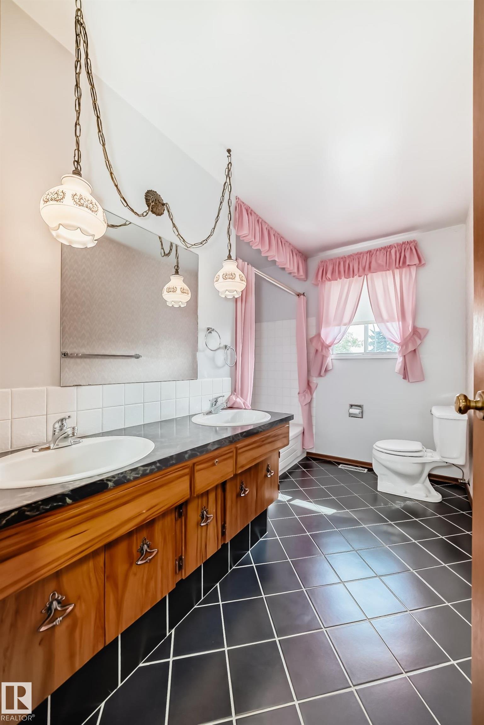 Photo 36 at 1005 Strathcona Drive, Westboro, Sherwood Park