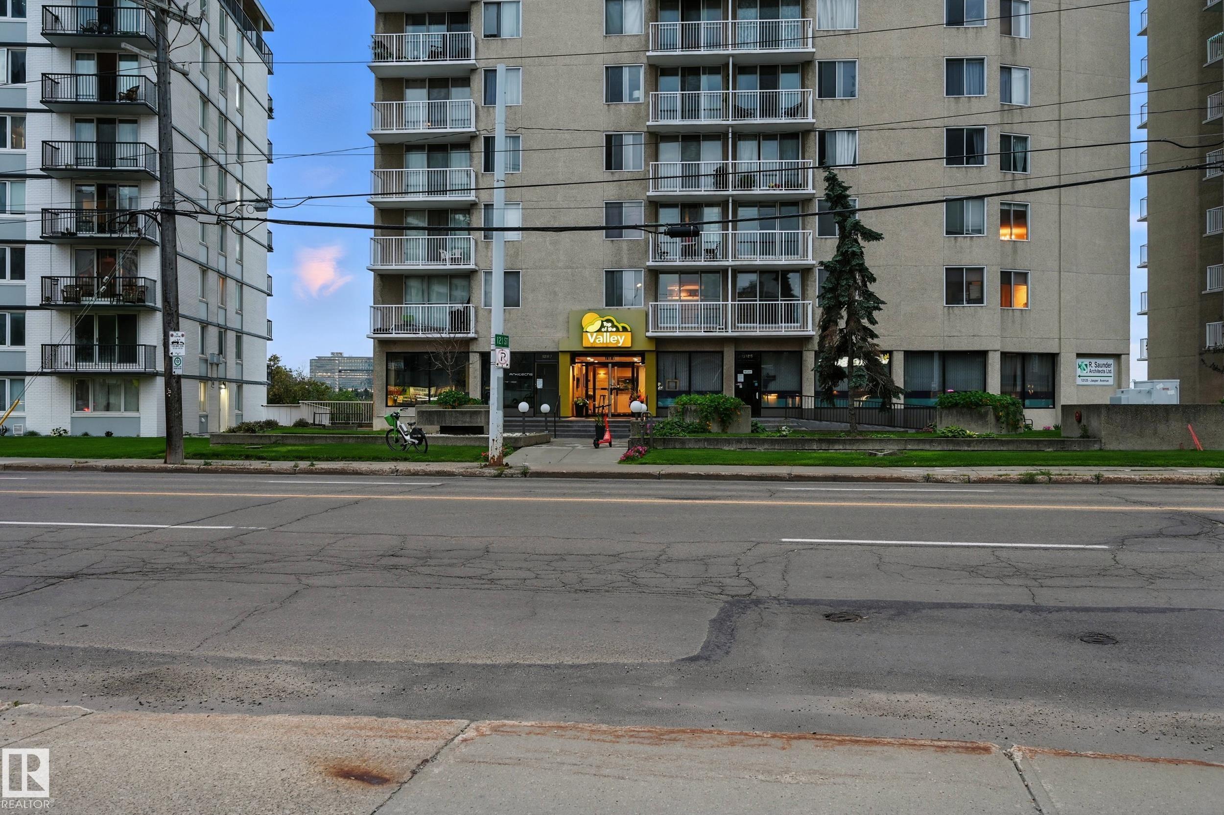 http://cdnparap120.paragonrels.com/ParagonImages/Property/p12/RAE/225366917/25/0/0/f83a97fa8ac86e31700aea37f3269cbe/1/90c0112e3ce40939607ef6ca706444af/225366917-79778783-02b3-4104-8ed5-9c3d7f91826e.JPG
