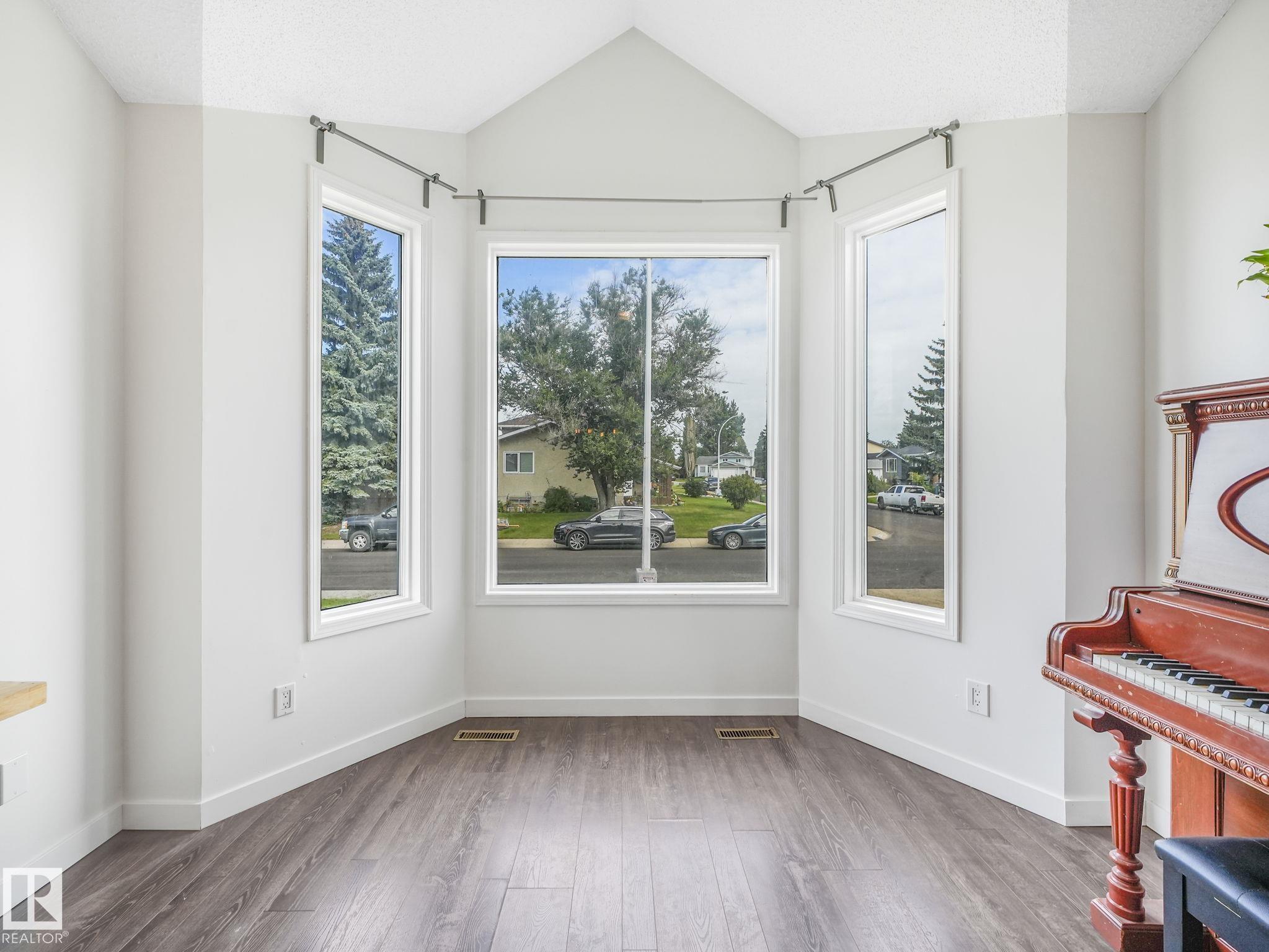 Photo 7 at 1764 49a Street NW, Pollard Meadows, Edmonton