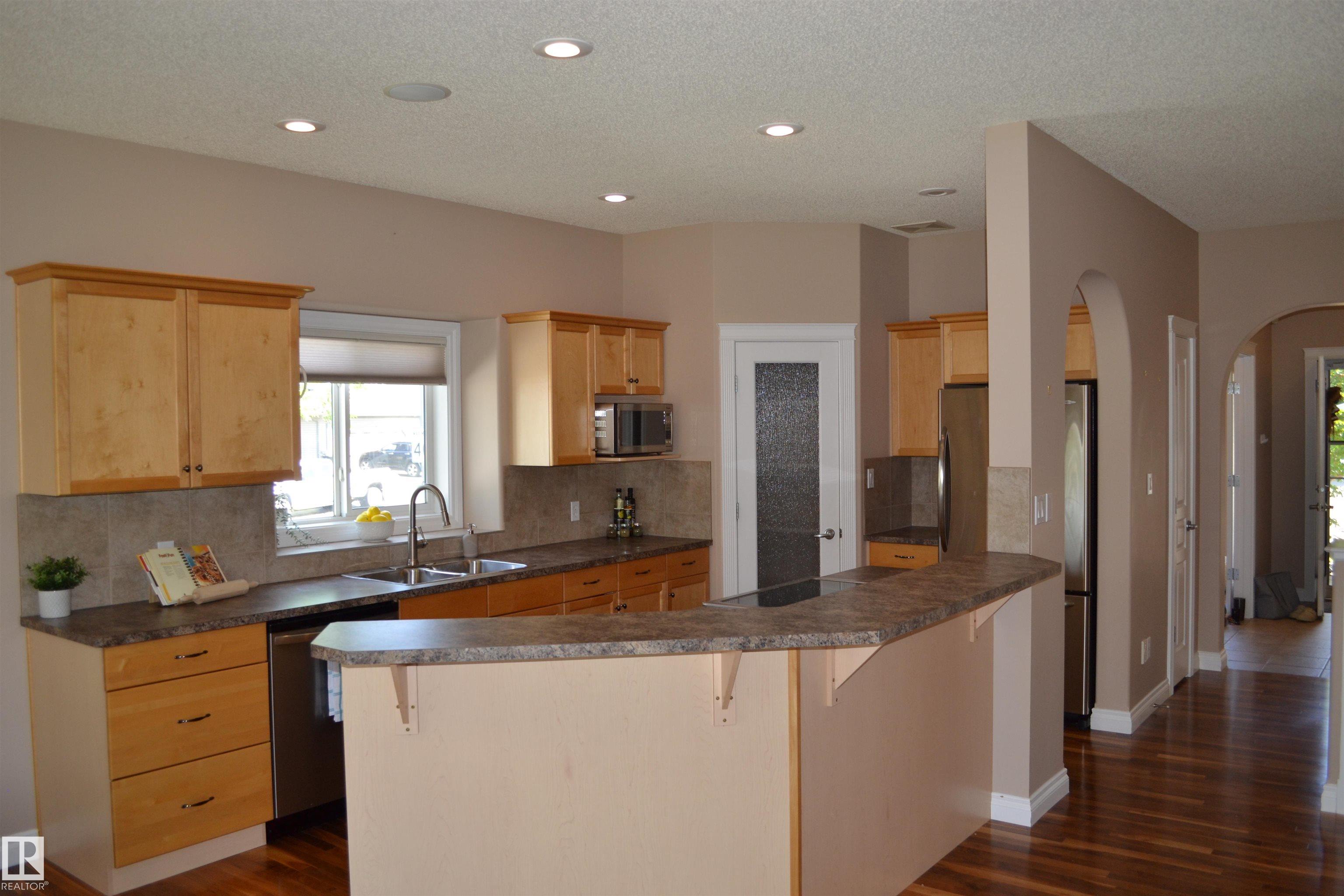 Photo 7 at 1 Longview Crescent, Stoneshire, Spruce Grove