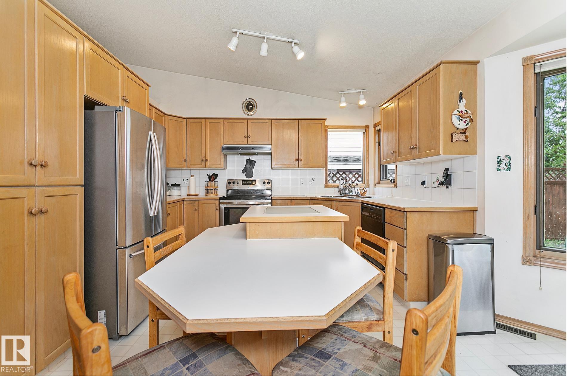 Photo 14 at 44 Charlton Road, Charlton Heights, Sherwood Park