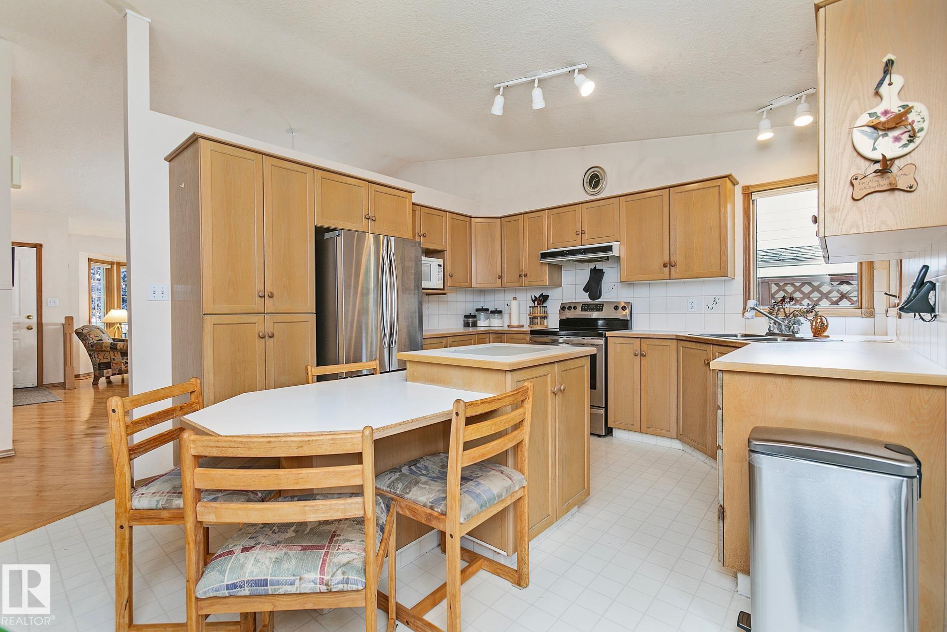 Photo 16 at 44 Charlton Road, Charlton Heights, Sherwood Park