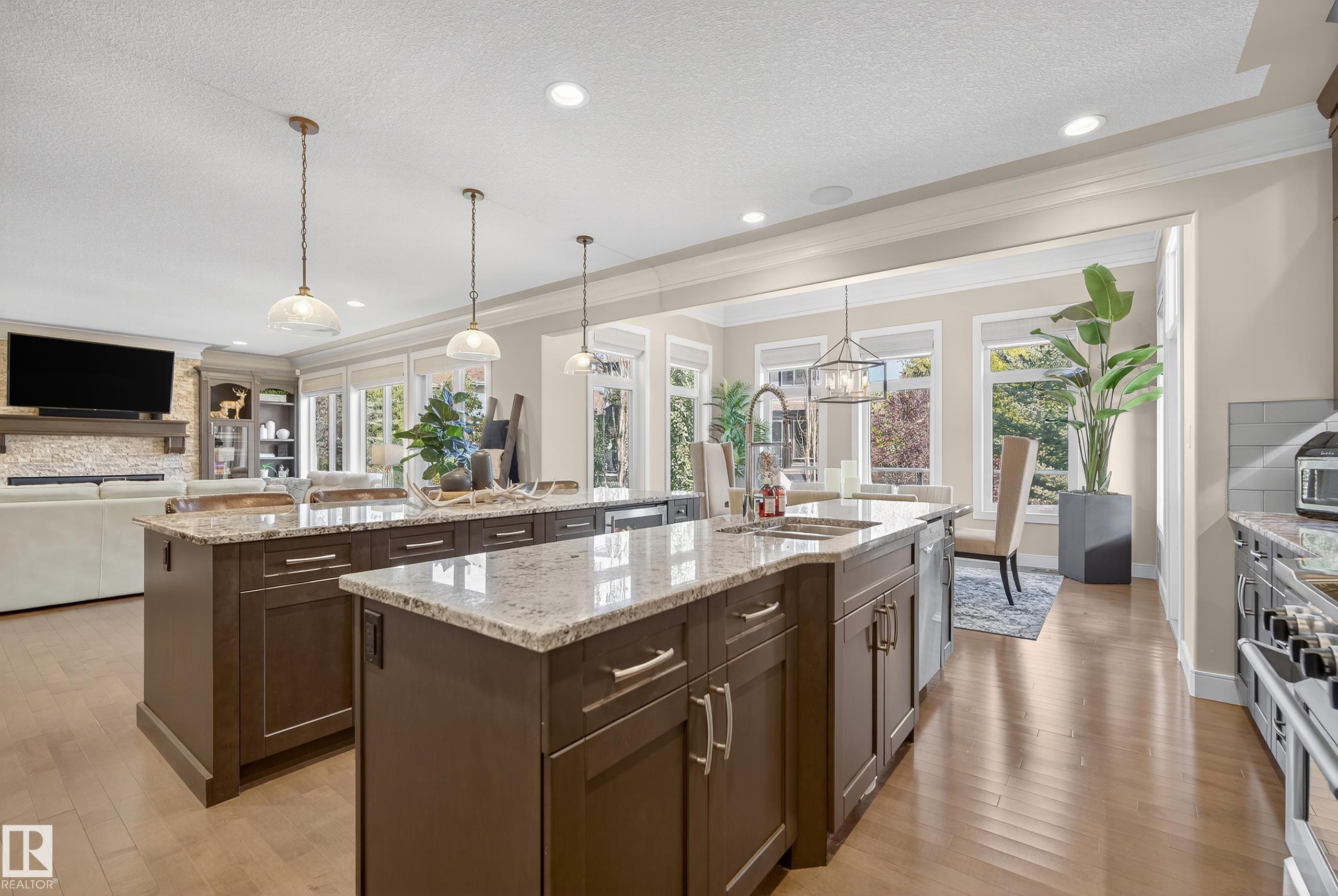 Photo 7 at 9 Lacroix Close, Lacombe Park, St. Albert