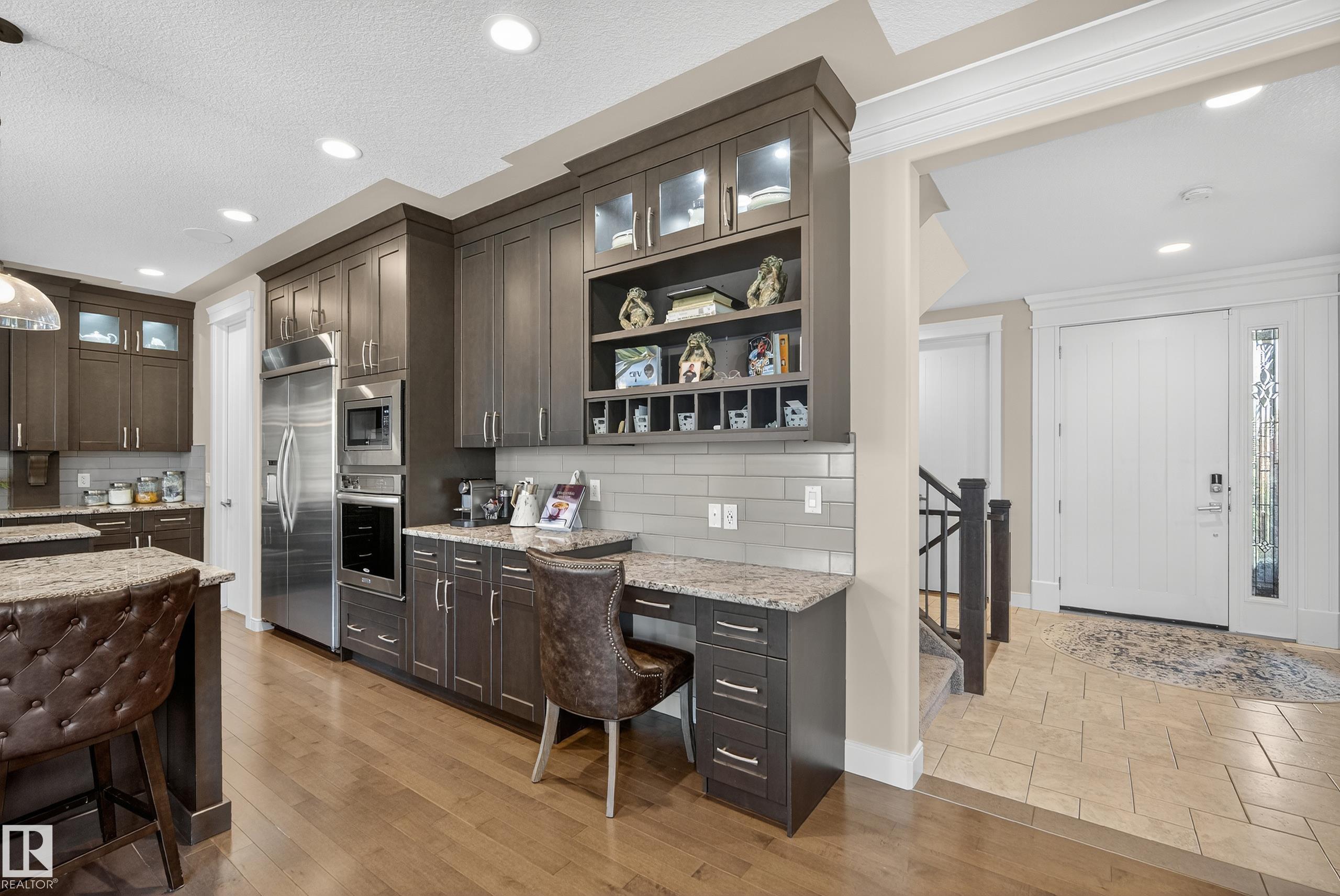 Photo 9 at 9 Lacroix Close, Lacombe Park, St. Albert