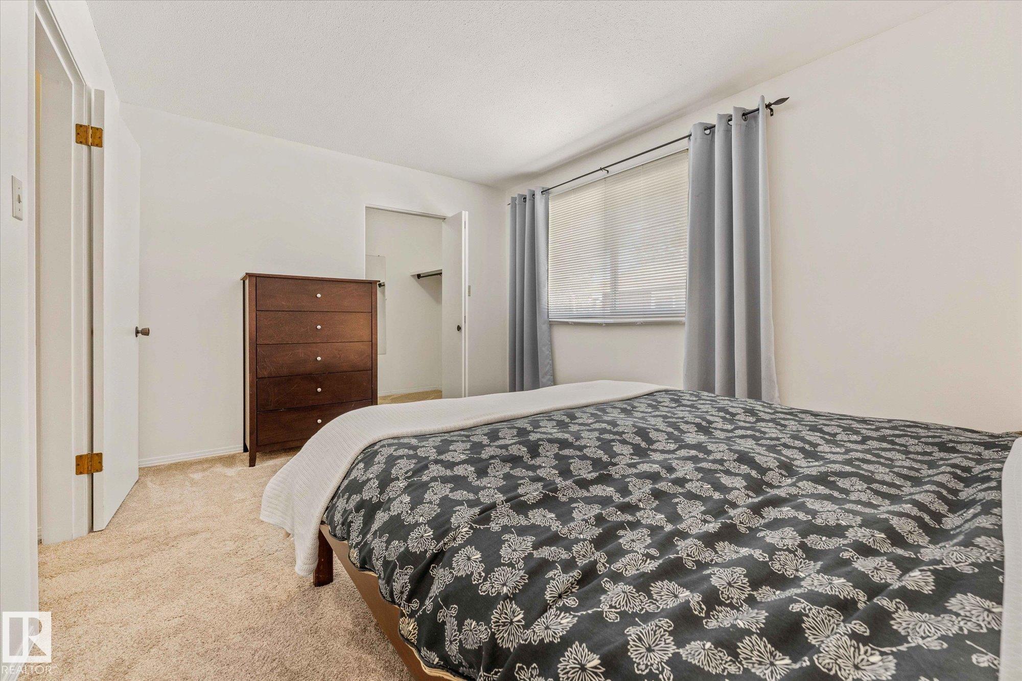 http://cdnparap120.paragonrels.com/ParagonImages/Property/p12/RAE/225367201/26/0/0/e5a1139ccb0215c72cbc26153c8657d8/1/3d8eb4e98d8bb7014b4b93b0c68a9ad1/225367201-21eb0739-73e5-4093-ba90-05fd97866231.JPG