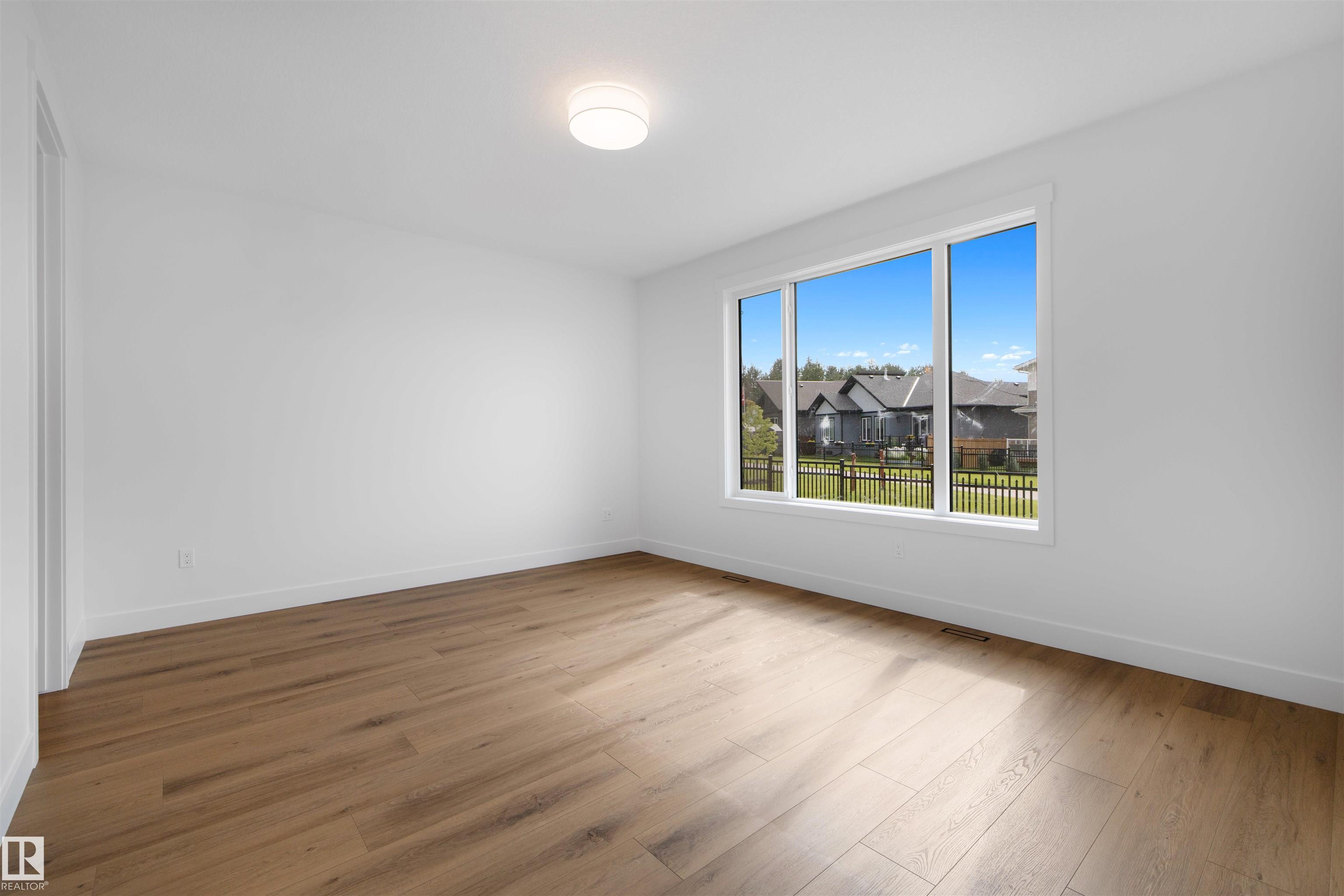Photo 13 at 7 Sydwyck Circle, Fenwyck, Spruce Grove