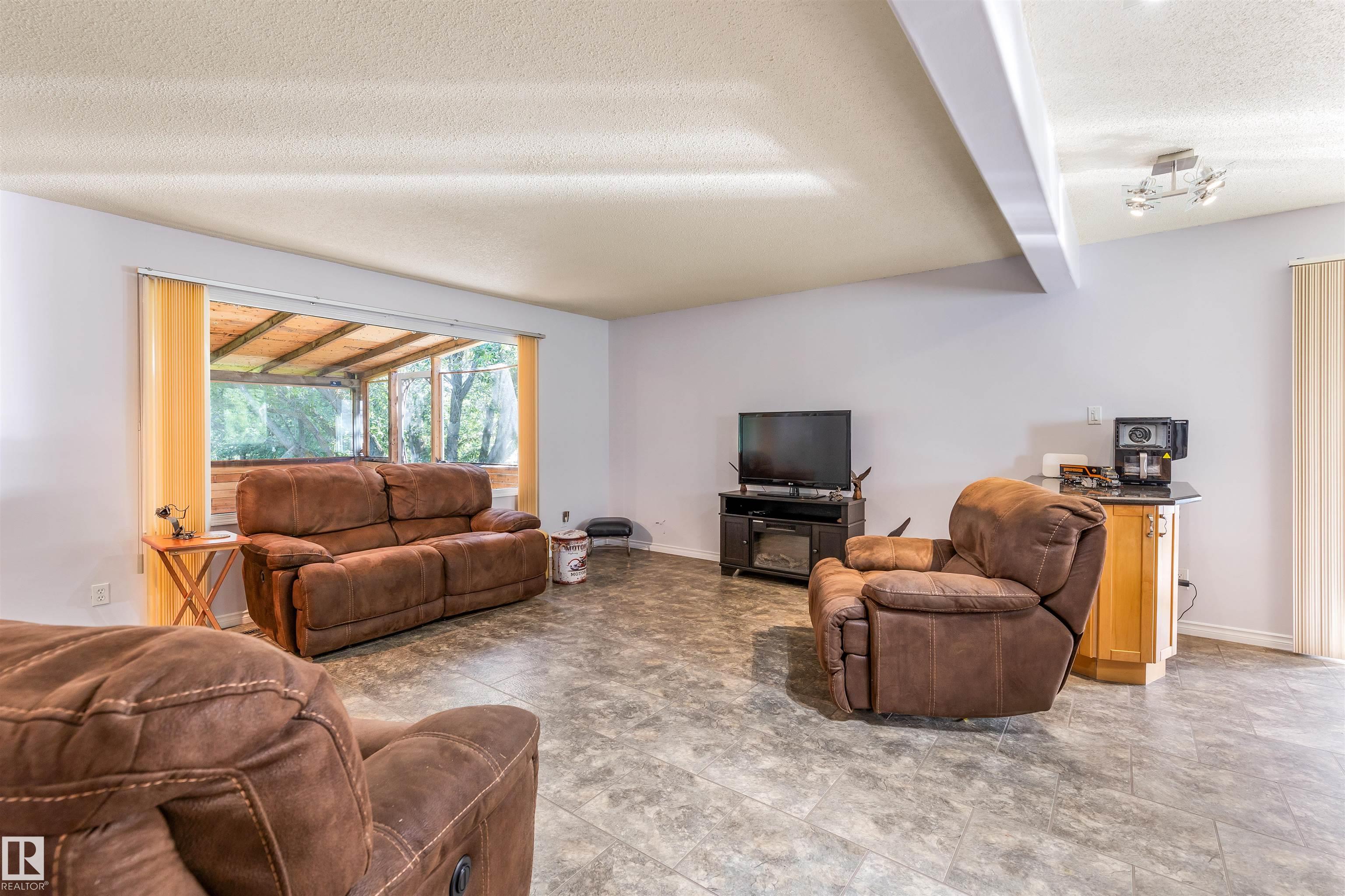 Photo 11 at 1700 Lakeside Drive, Spring Lake, Rural Parkland County