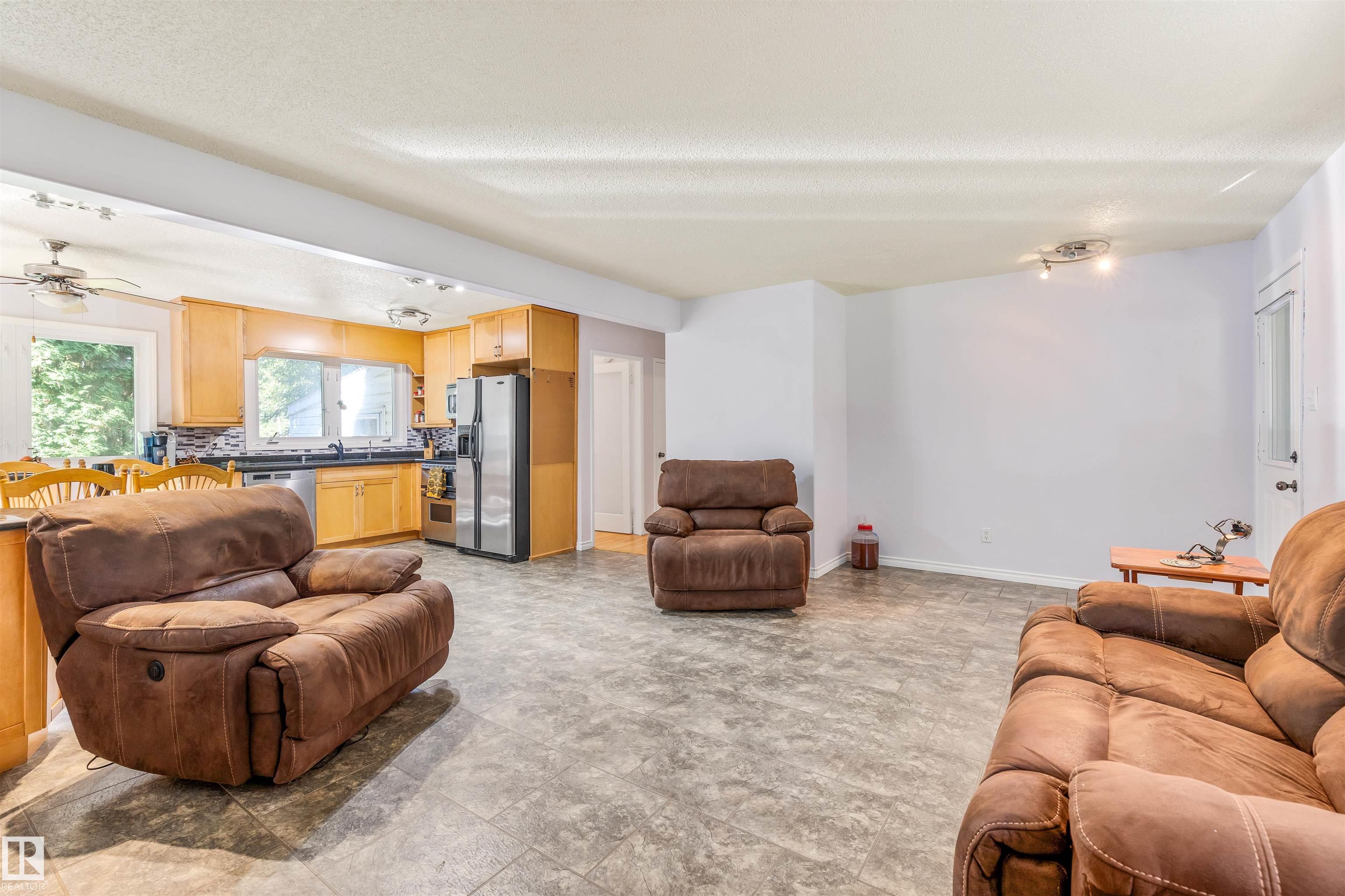 Photo 10 at 1700 Lakeside Drive, Spring Lake, Rural Parkland County