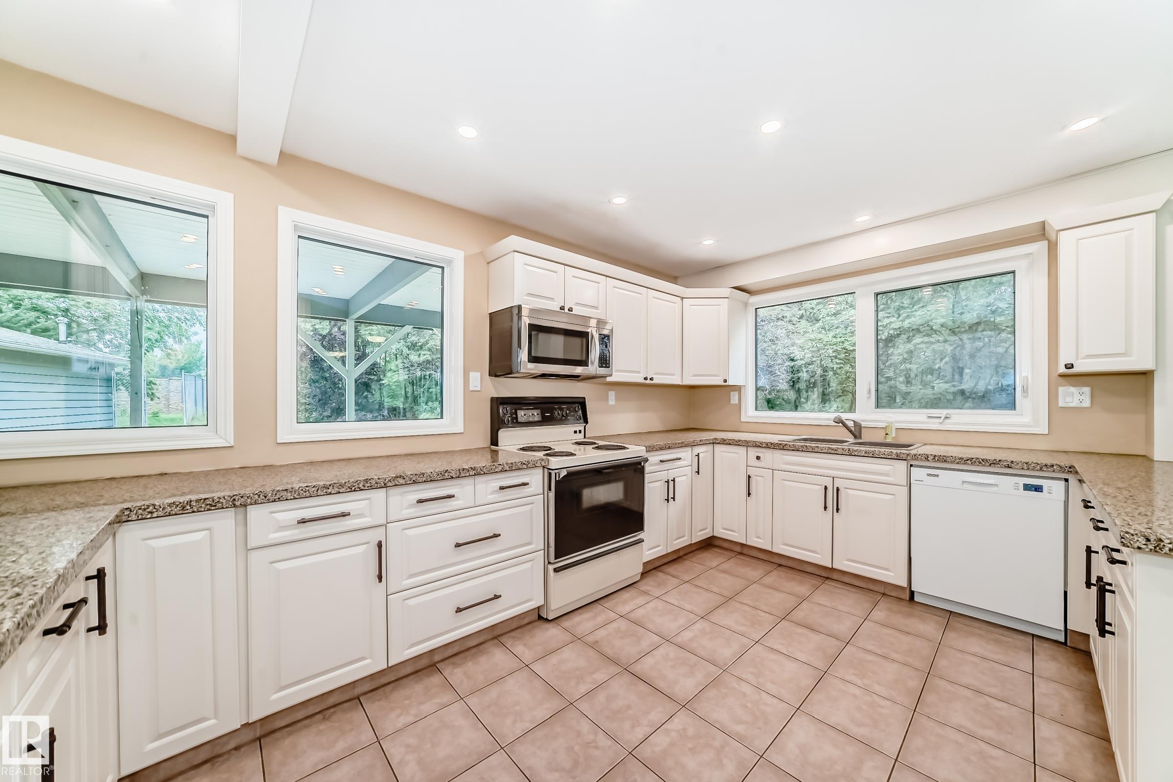 Photo 5 at 16 Scarboro Place, Sturgeon Heights, St. Albert