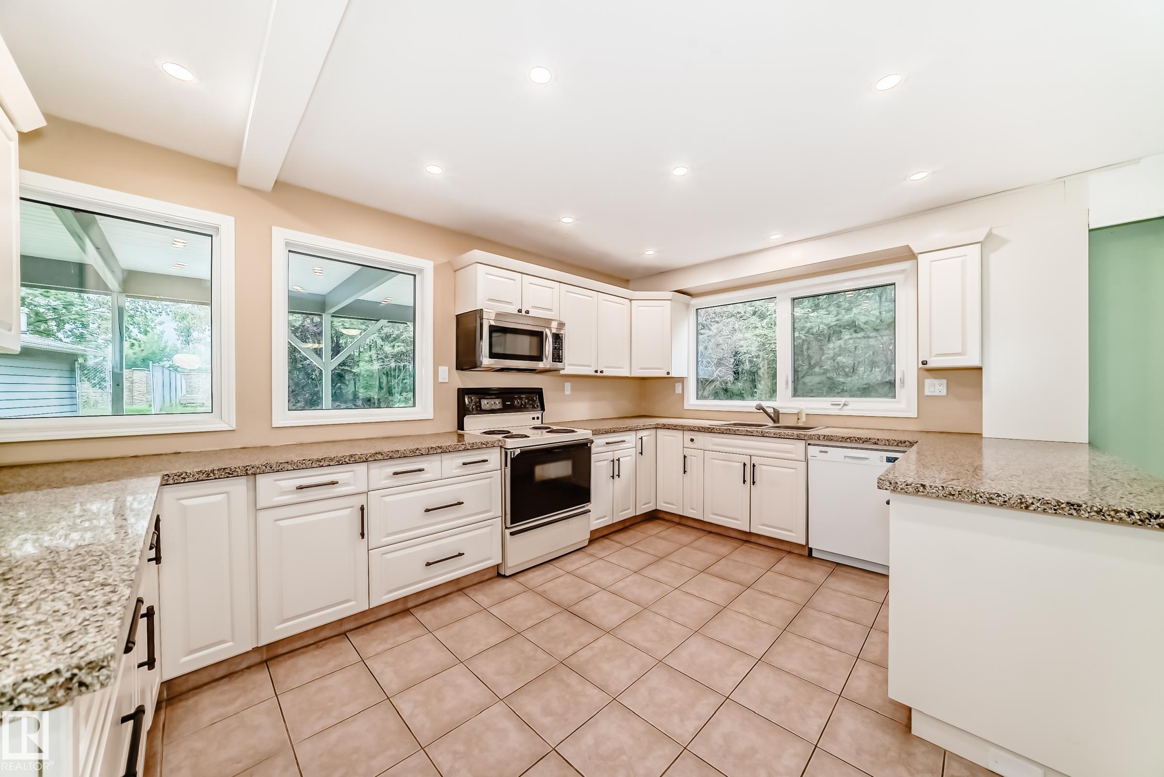 Photo 9 at 16 Scarboro Place, Sturgeon Heights, St. Albert